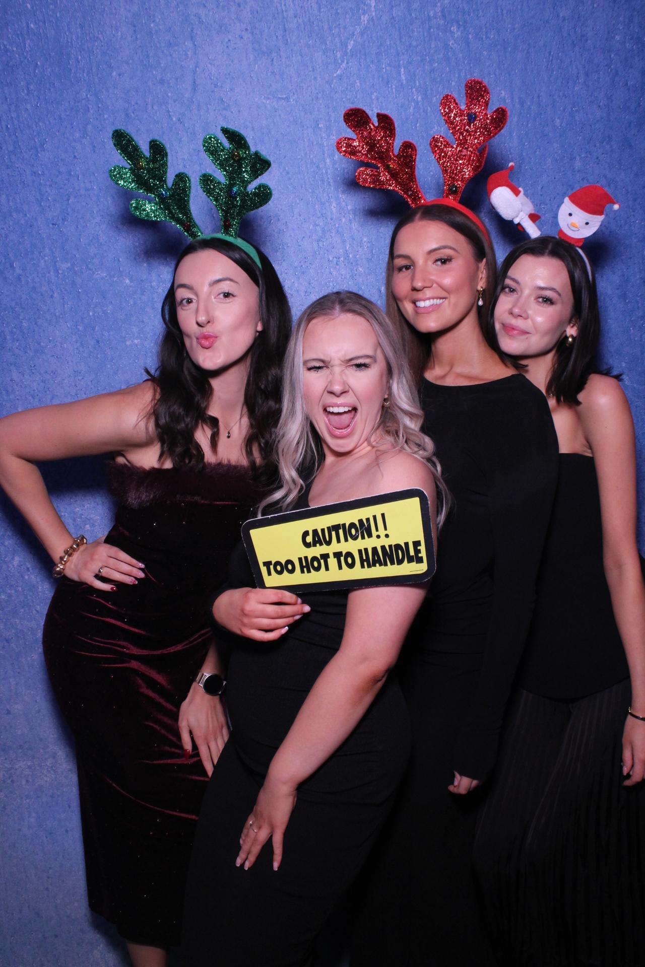 Freeths Christmas Party  | View more photos from the event at gallery.magicimages.uk/u/MagicImages/Freeths-Christmas-Party-0