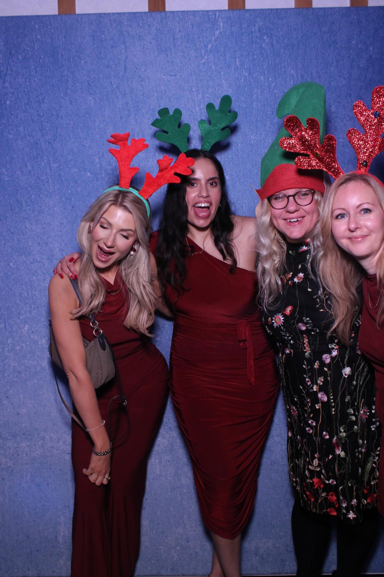 Freeths Christmas Party  | View more photos from the event at gallery.magicimages.uk/u/MagicImages/Freeths-Christmas-Party-0