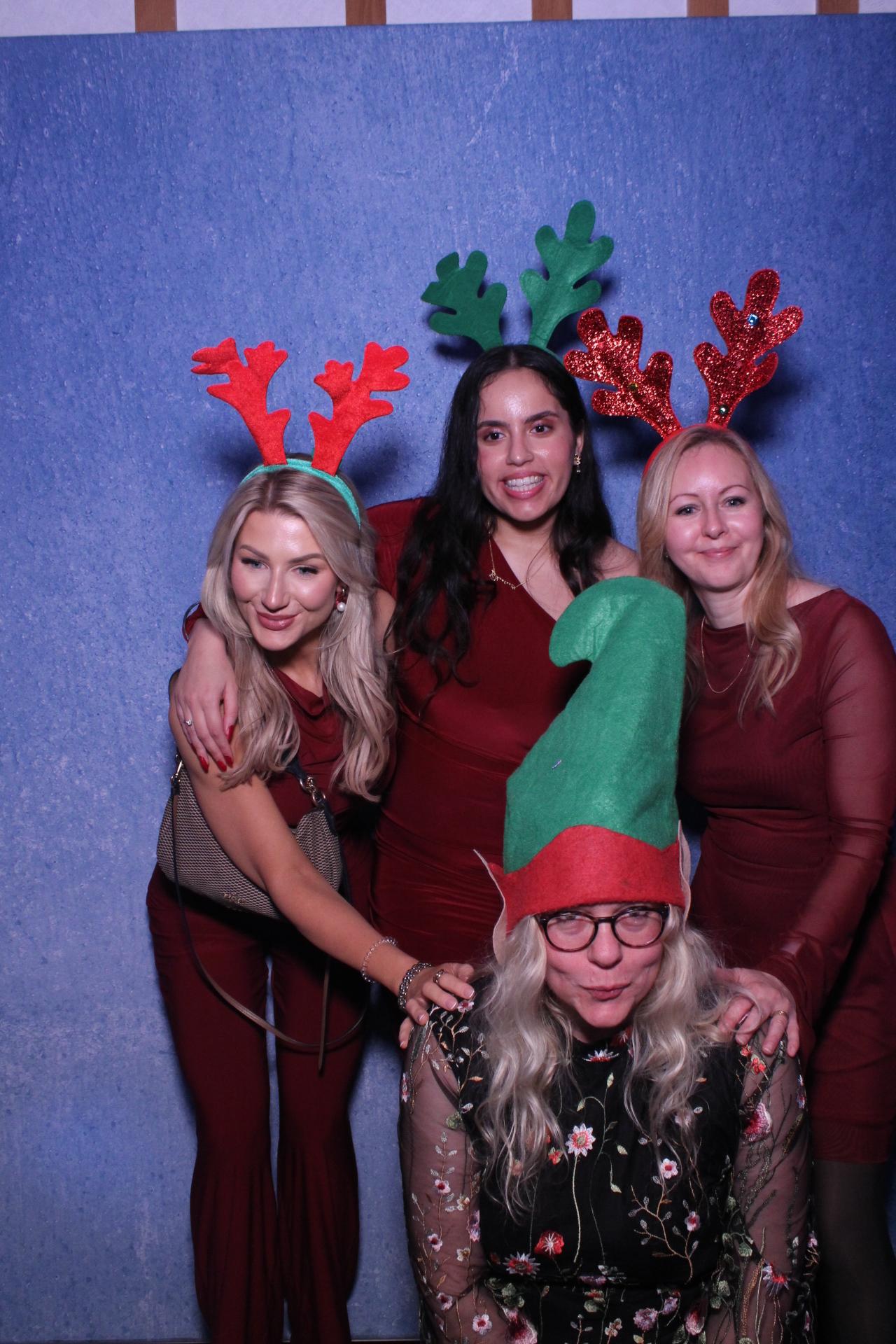 Freeths Christmas Party  | View more photos from the event at gallery.magicimages.uk/u/MagicImages/Freeths-Christmas-Party-0