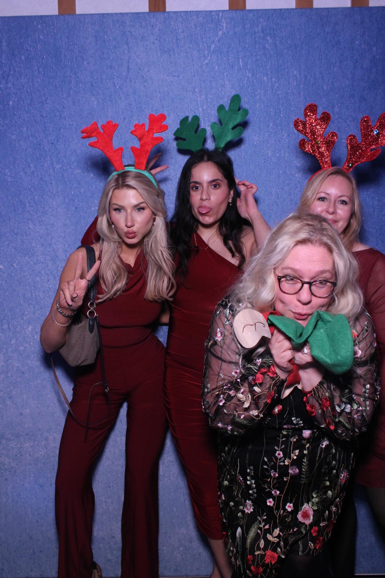 Freeths Christmas Party  | View more photos from the event at gallery.magicimages.uk/u/MagicImages/Freeths-Christmas-Party-0