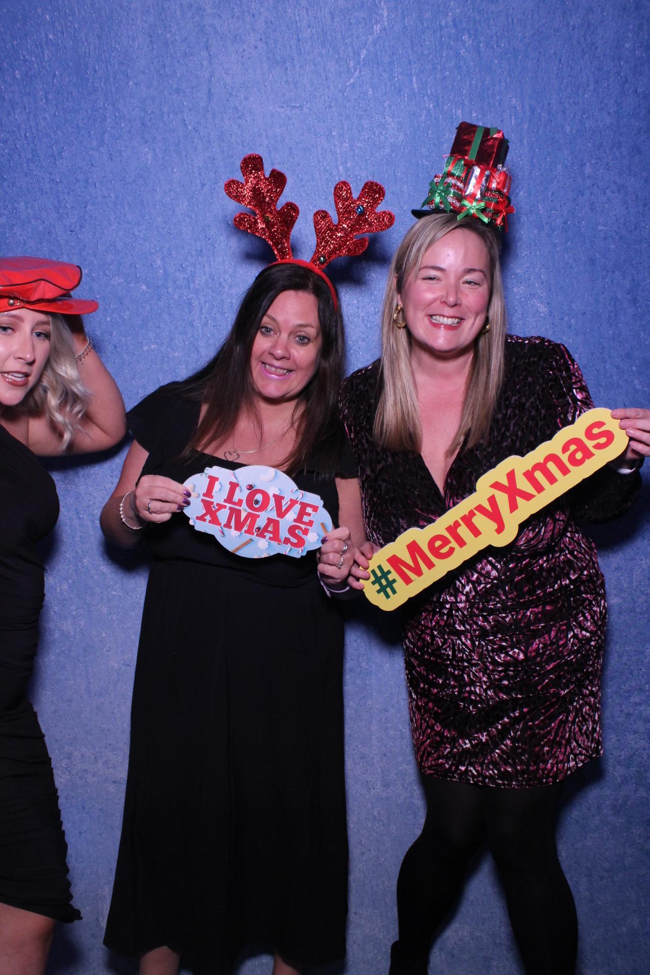 Freeths Christmas Party  | View more photos from the event at gallery.magicimages.uk/u/MagicImages/Freeths-Christmas-Party-0