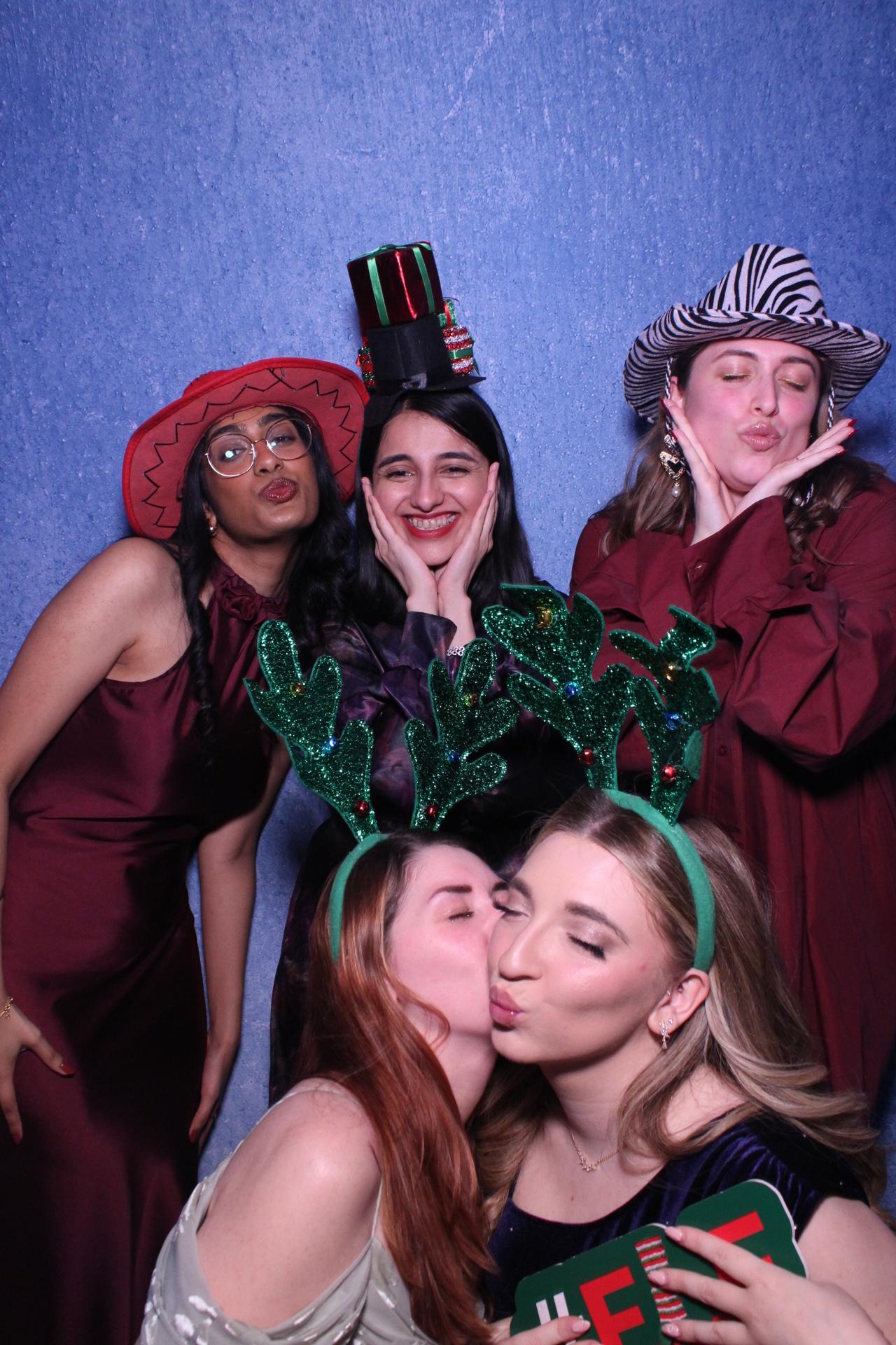 Freeths Christmas Party  | View more photos from the event at gallery.magicimages.uk/u/MagicImages/Freeths-Christmas-Party-0