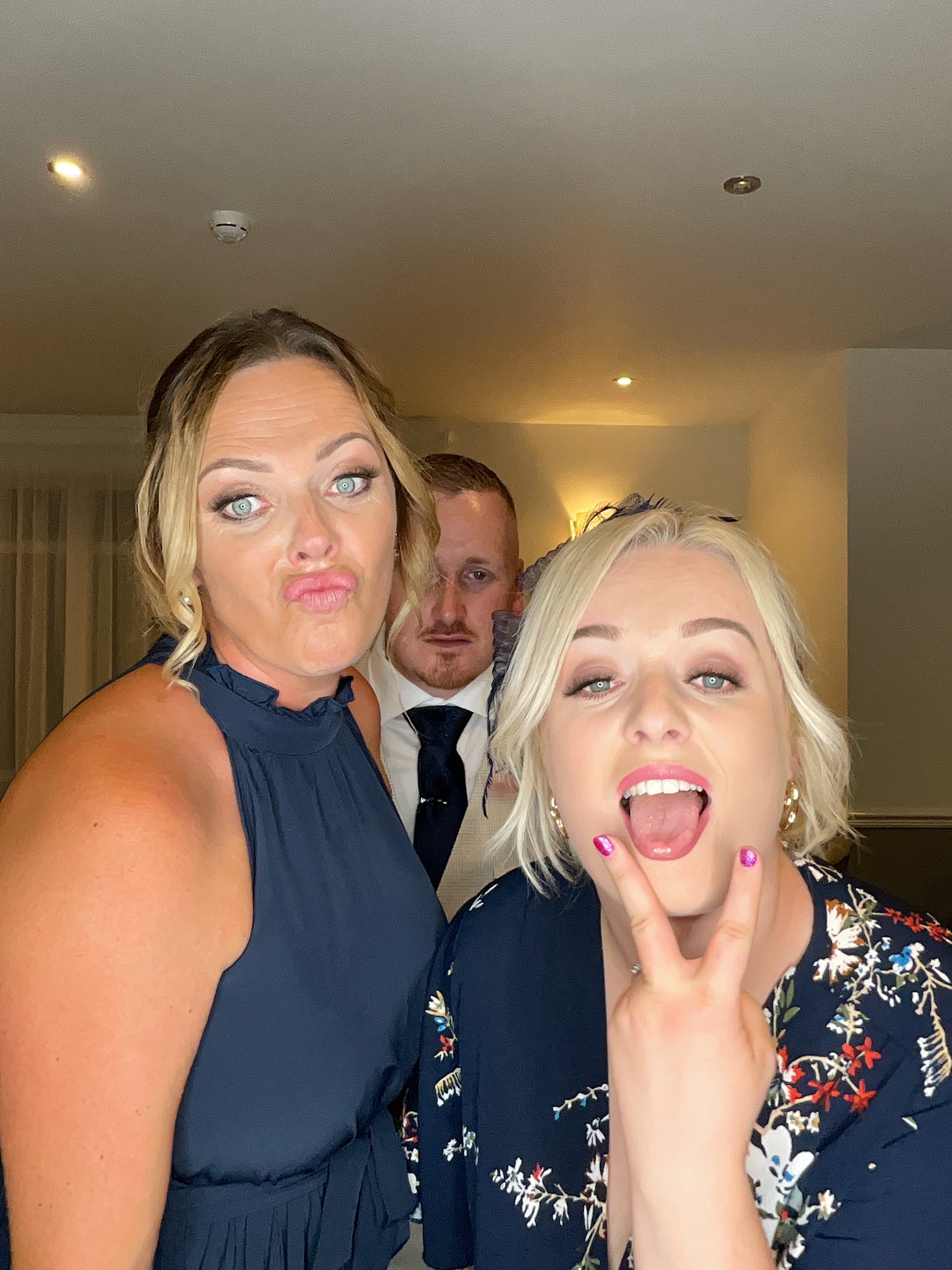 Hannah & Alex  | View more photos from the event at gallery.magicimages.uk/u/MagicImages/Hannah-Alex