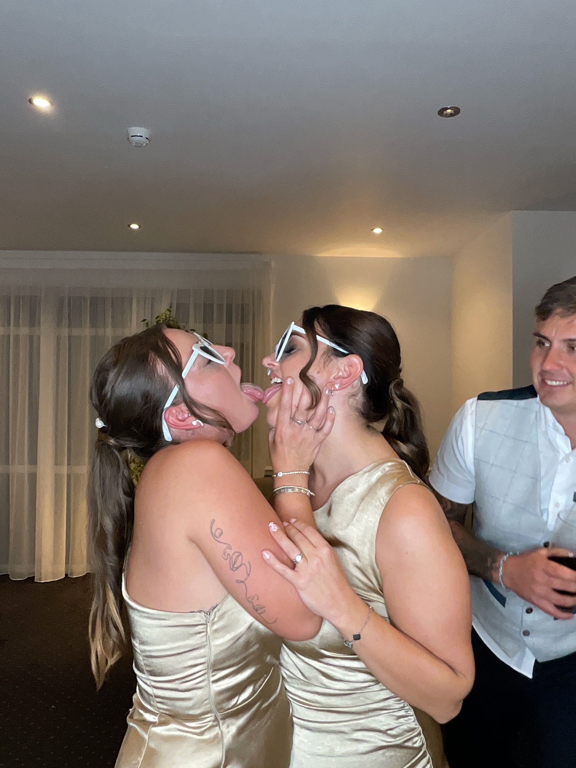 Hannah & Alex  | View more photos from the event at gallery.magicimages.uk/u/MagicImages/Hannah-Alex