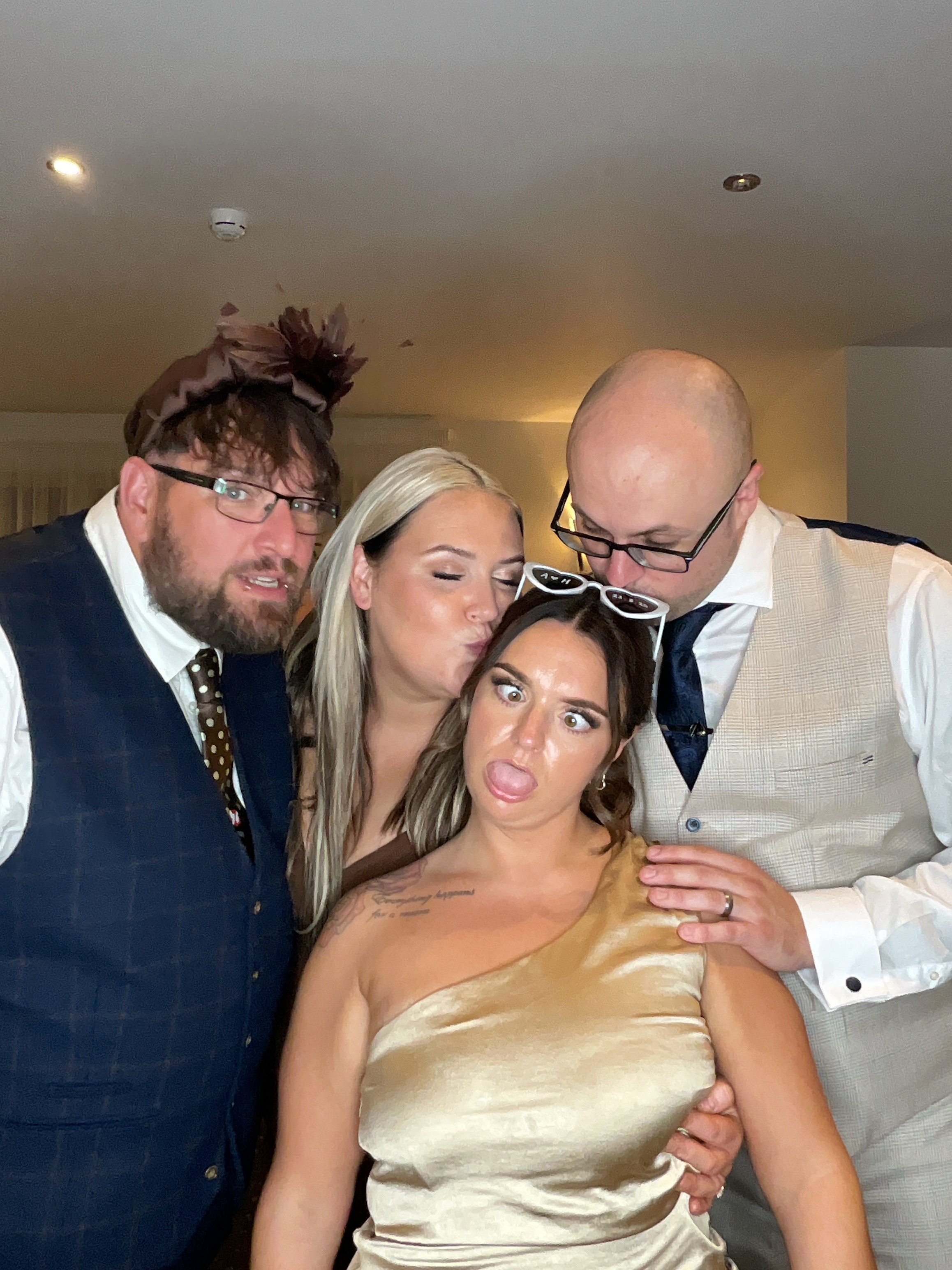 Hannah & Alex  | View more photos from the event at gallery.magicimages.uk/u/MagicImages/Hannah-Alex