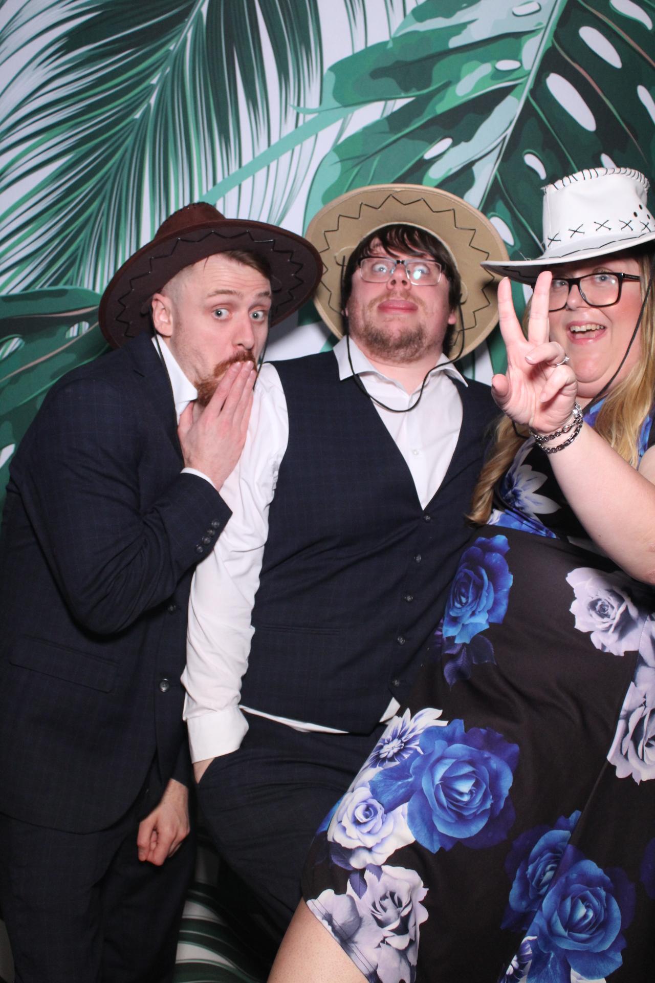 James & Derry  | View more photos from the event at gallery.magicimages.uk/u/MagicImages/James-Derry