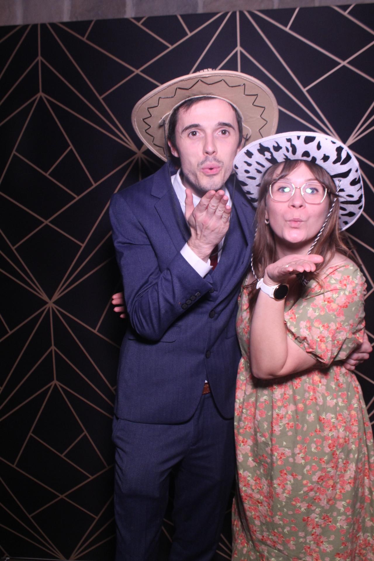 Jay & Laura  | View more photos from the event at gallery.magicimages.uk/u/MagicImages/Jay-Laura