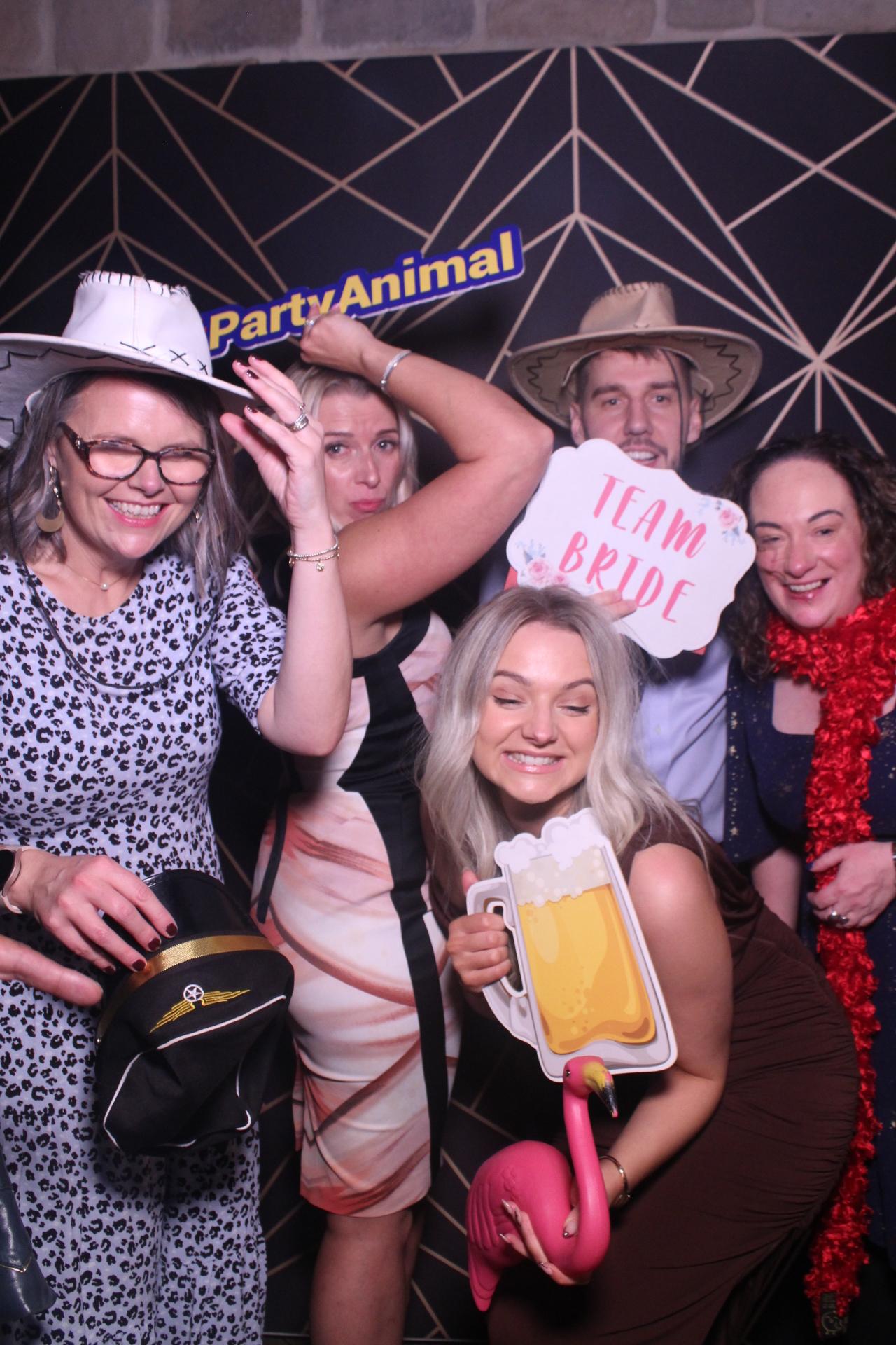 Jay & Laura  | View more photos from the event at gallery.magicimages.uk/u/MagicImages/Jay-Laura