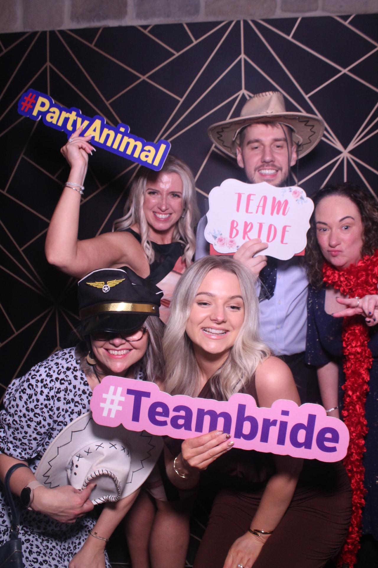 Jay & Laura  | View more photos from the event at gallery.magicimages.uk/u/MagicImages/Jay-Laura