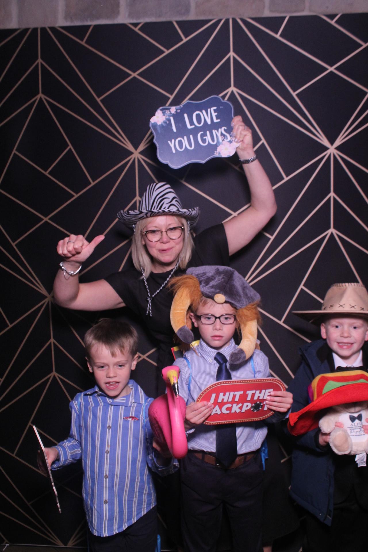 Jay & Laura  | View more photos from the event at gallery.magicimages.uk/u/MagicImages/Jay-Laura