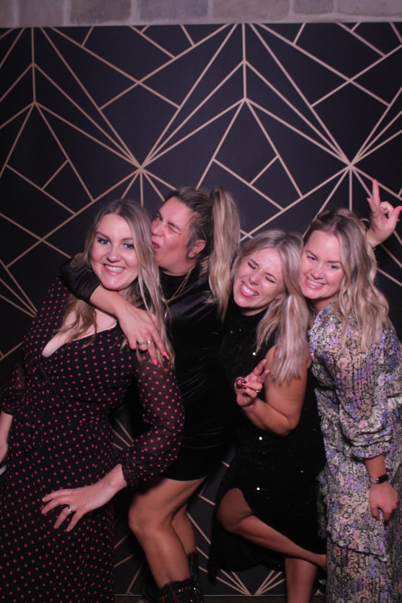 Jay & Laura  | View more photos from the event at gallery.magicimages.uk/u/MagicImages/Jay-Laura