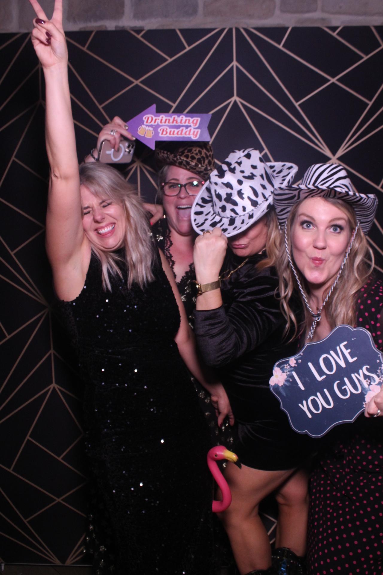 Jay & Laura  | View more photos from the event at gallery.magicimages.uk/u/MagicImages/Jay-Laura