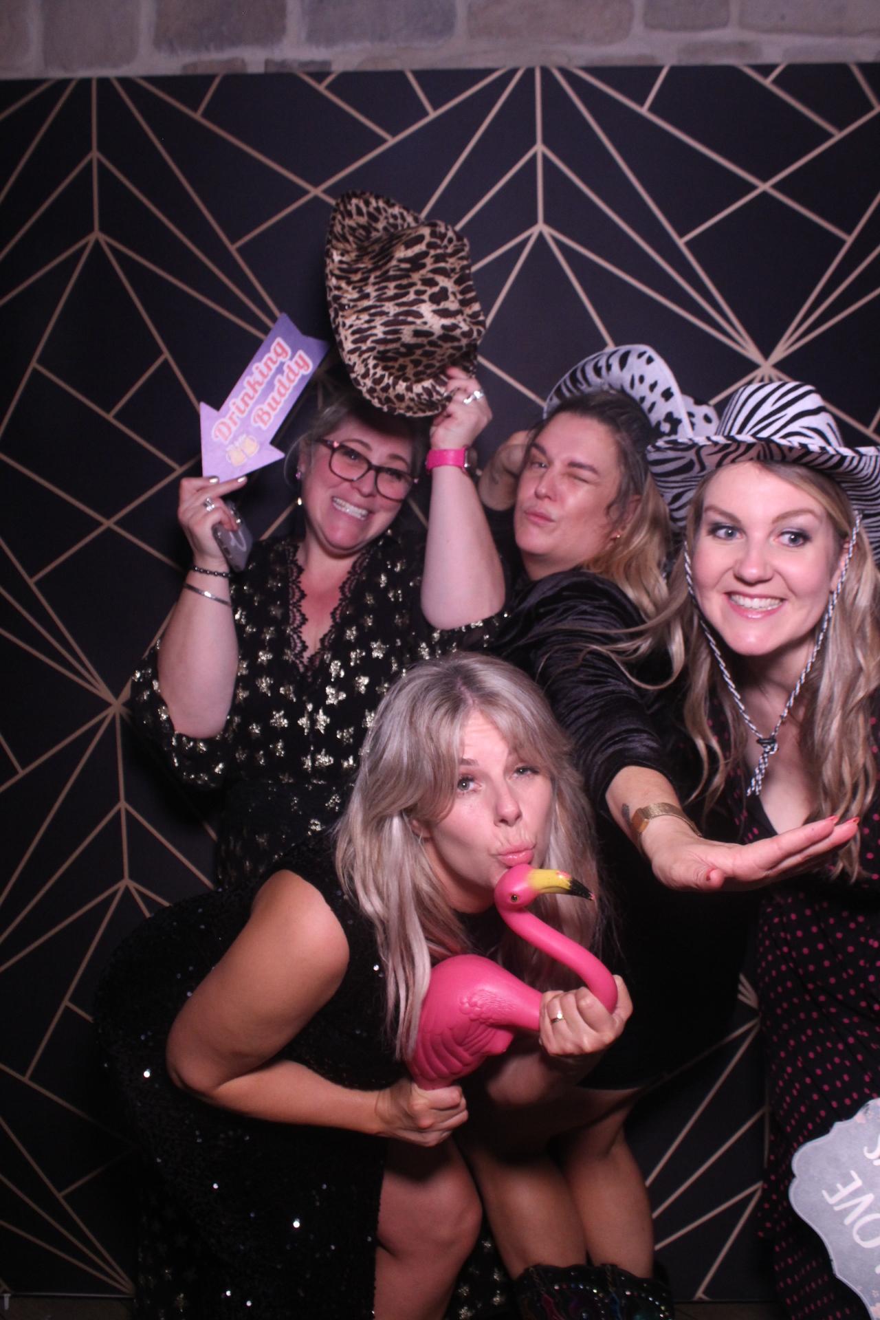 Jay & Laura  | View more photos from the event at gallery.magicimages.uk/u/MagicImages/Jay-Laura