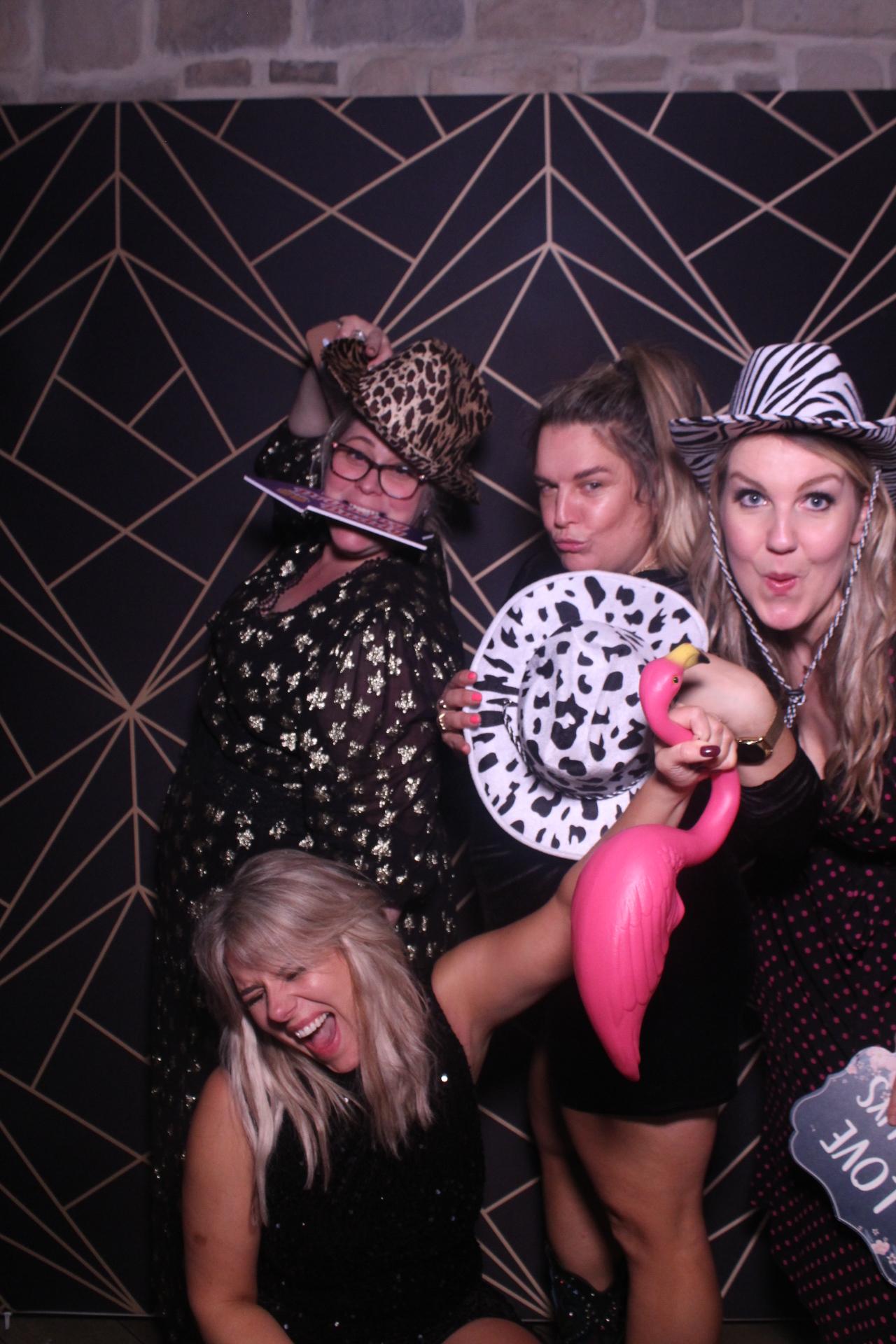 Jay & Laura  | View more photos from the event at gallery.magicimages.uk/u/MagicImages/Jay-Laura