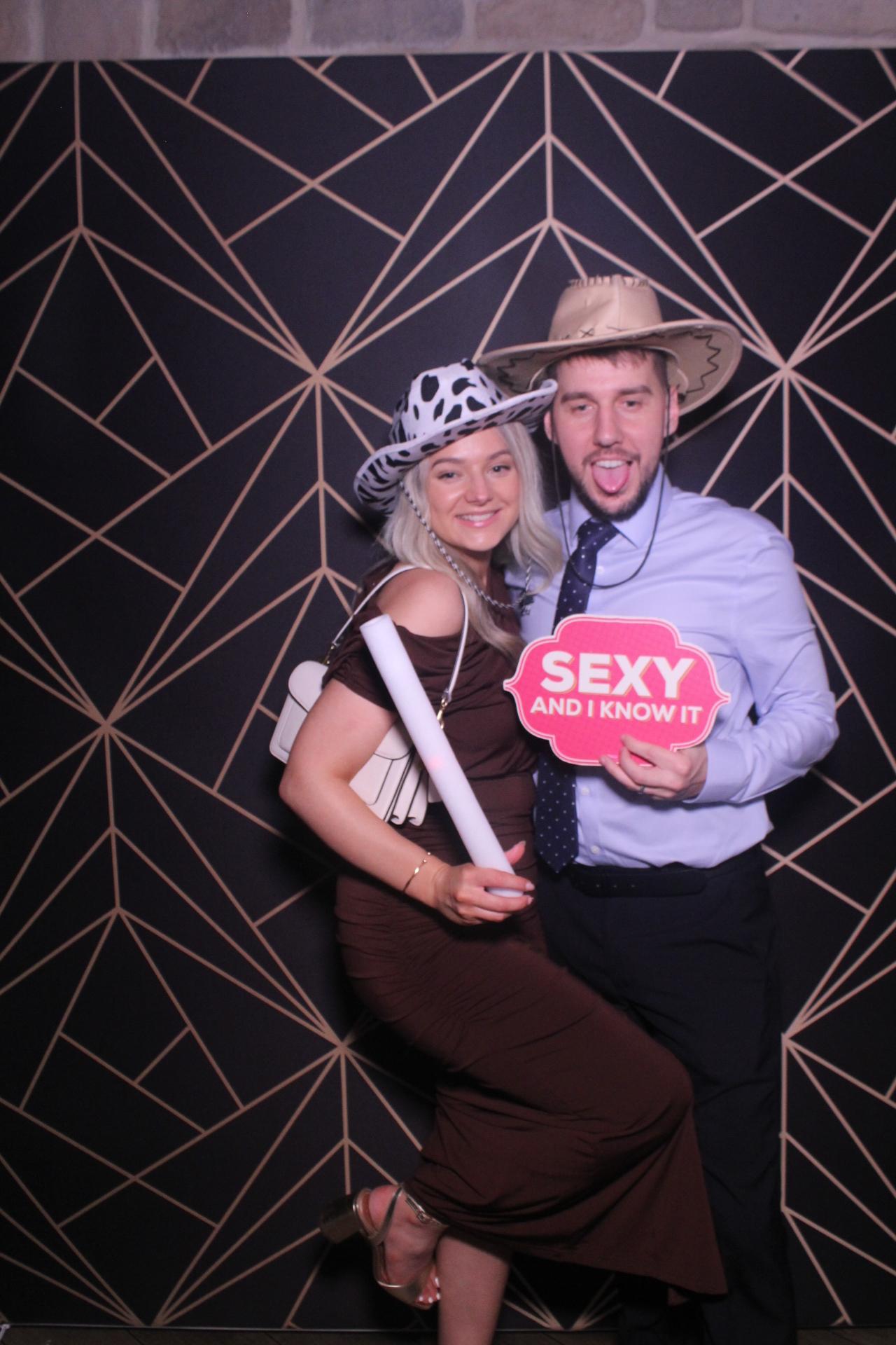 Jay & Laura  | View more photos from the event at gallery.magicimages.uk/u/MagicImages/Jay-Laura