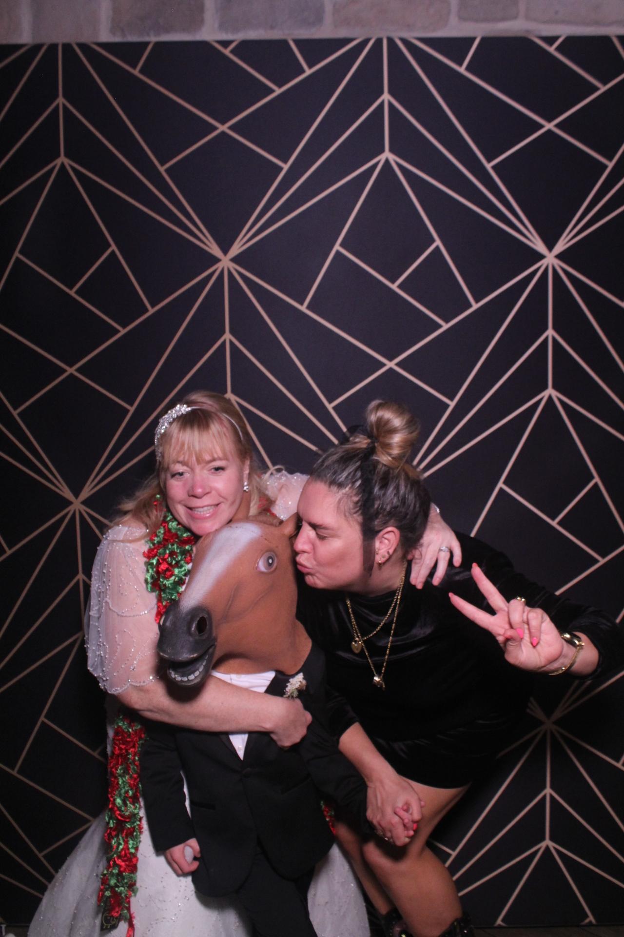 Jay & Laura  | View more photos from the event at gallery.magicimages.uk/u/MagicImages/Jay-Laura