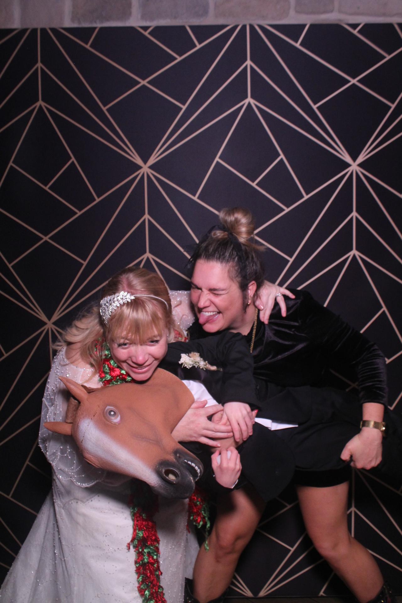 Jay & Laura  | View more photos from the event at gallery.magicimages.uk/u/MagicImages/Jay-Laura