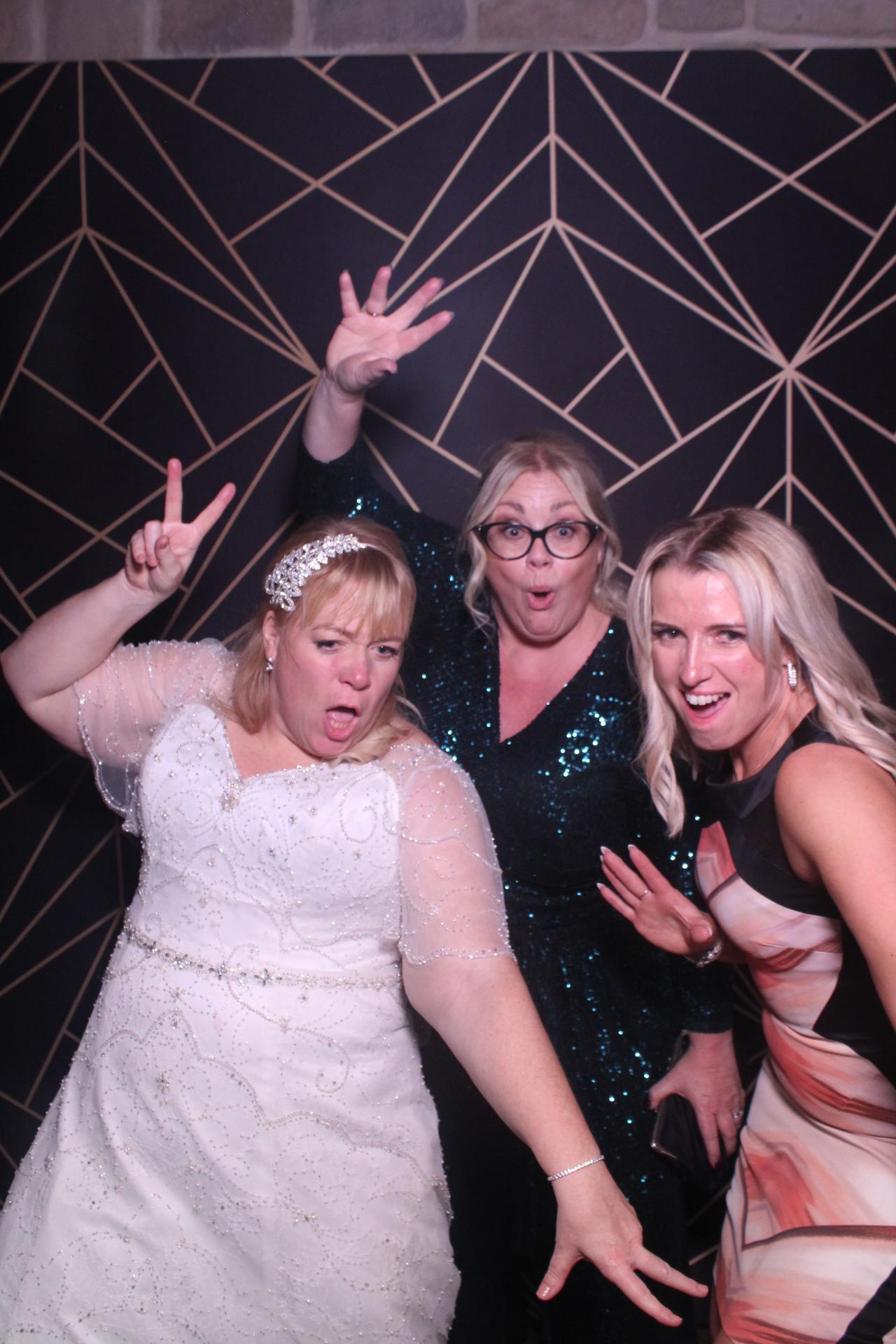 Jay & Laura  | View more photos from the event at gallery.magicimages.uk/u/MagicImages/Jay-Laura