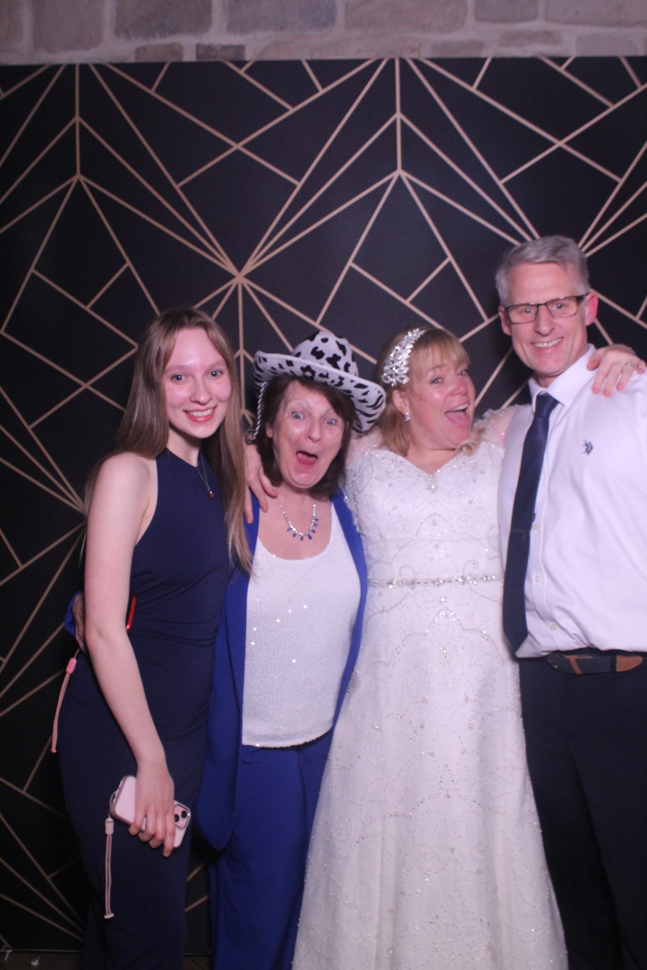 Jay & Laura  | View more photos from the event at gallery.magicimages.uk/u/MagicImages/Jay-Laura