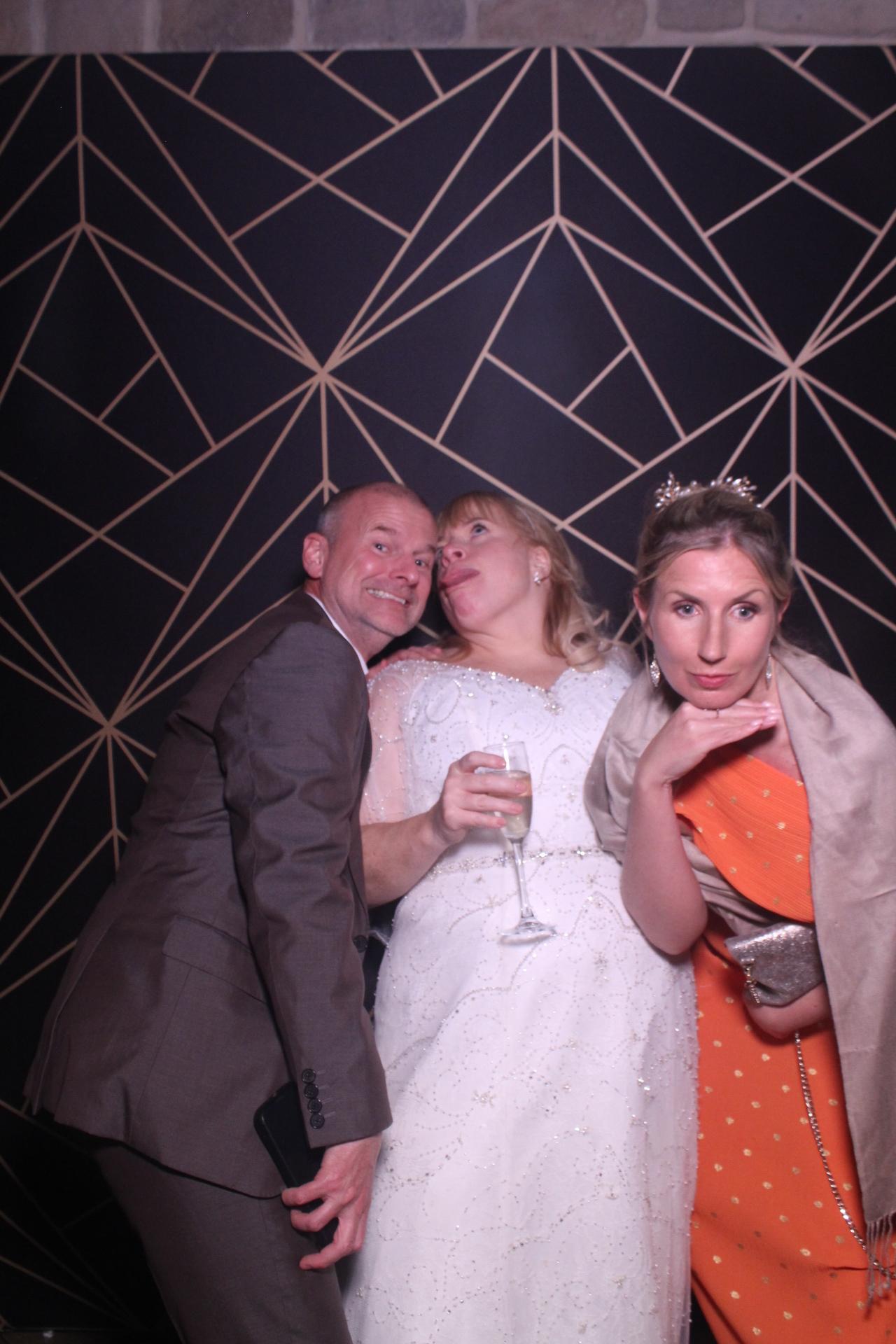 Jay & Laura  | View more photos from the event at gallery.magicimages.uk/u/MagicImages/Jay-Laura