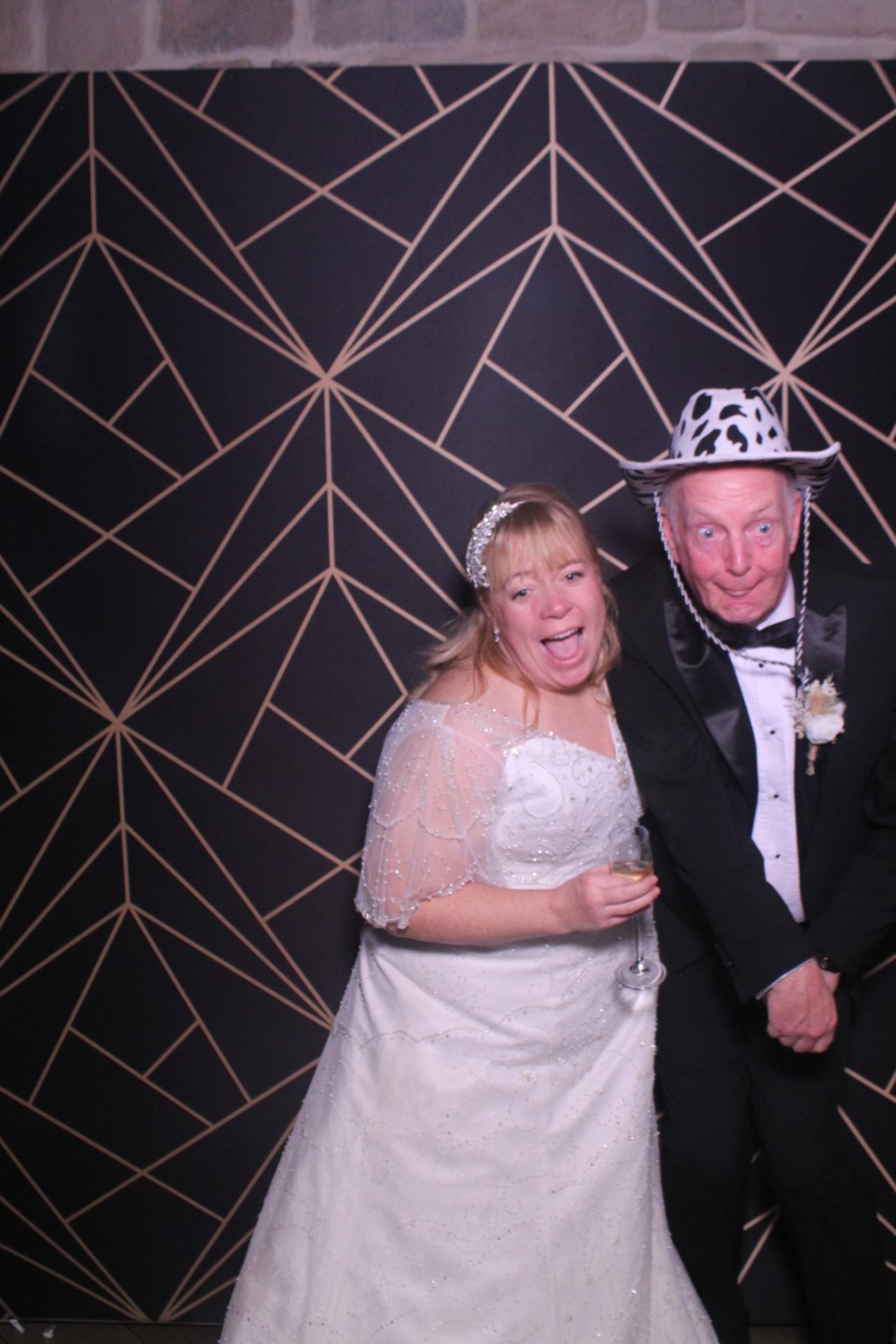 Jay & Laura  | View more photos from the event at gallery.magicimages.uk/u/MagicImages/Jay-Laura