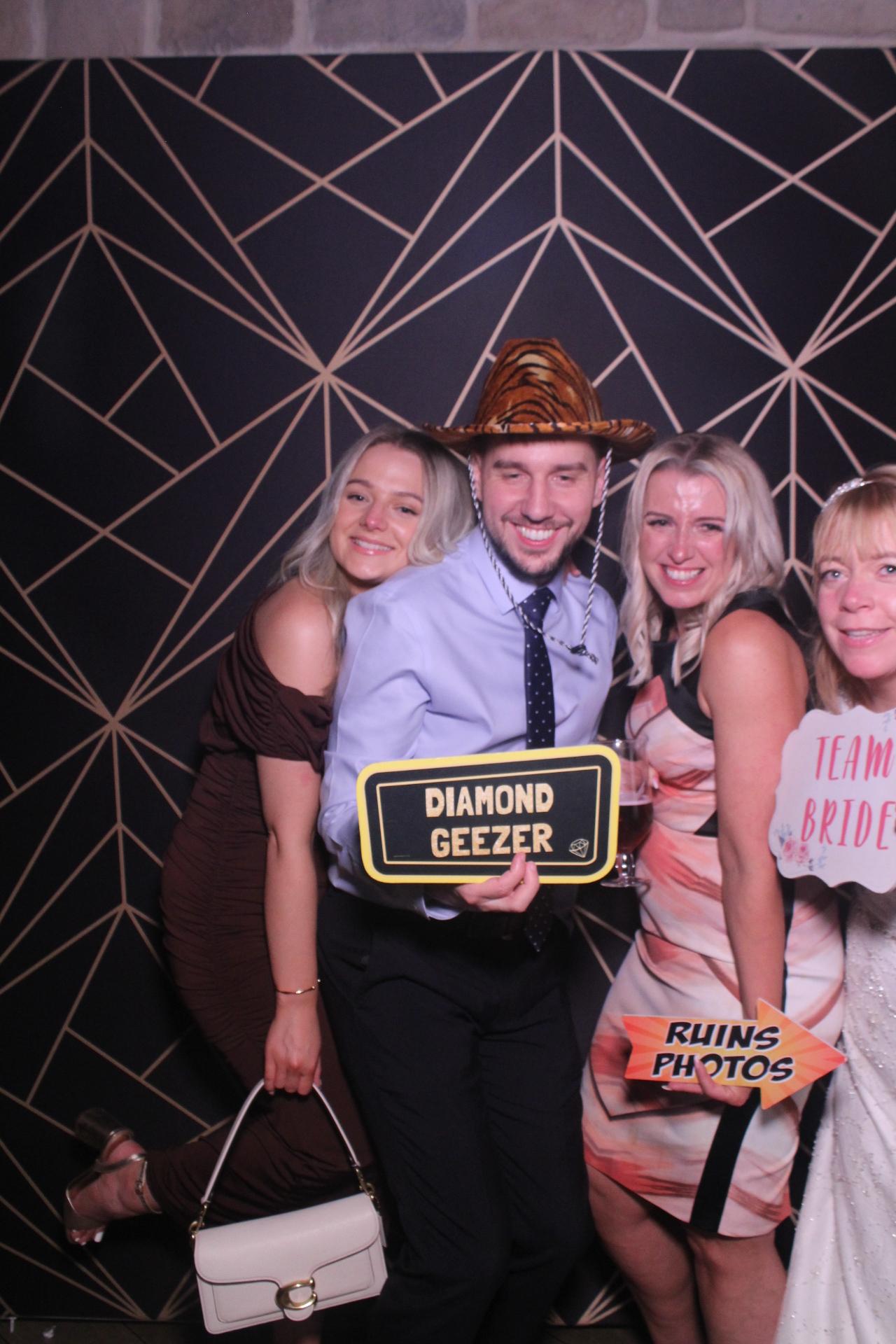 Jay & Laura  | View more photos from the event at gallery.magicimages.uk/u/MagicImages/Jay-Laura