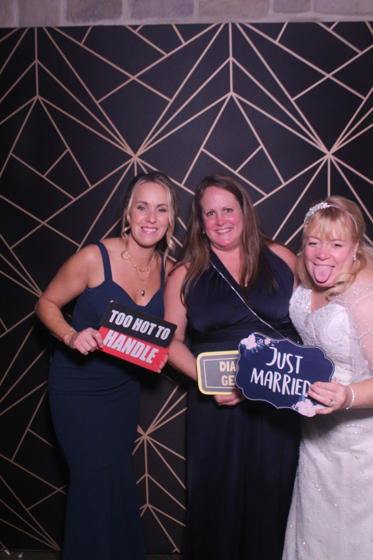 Jay & Laura  | View more photos from the event at gallery.magicimages.uk/u/MagicImages/Jay-Laura