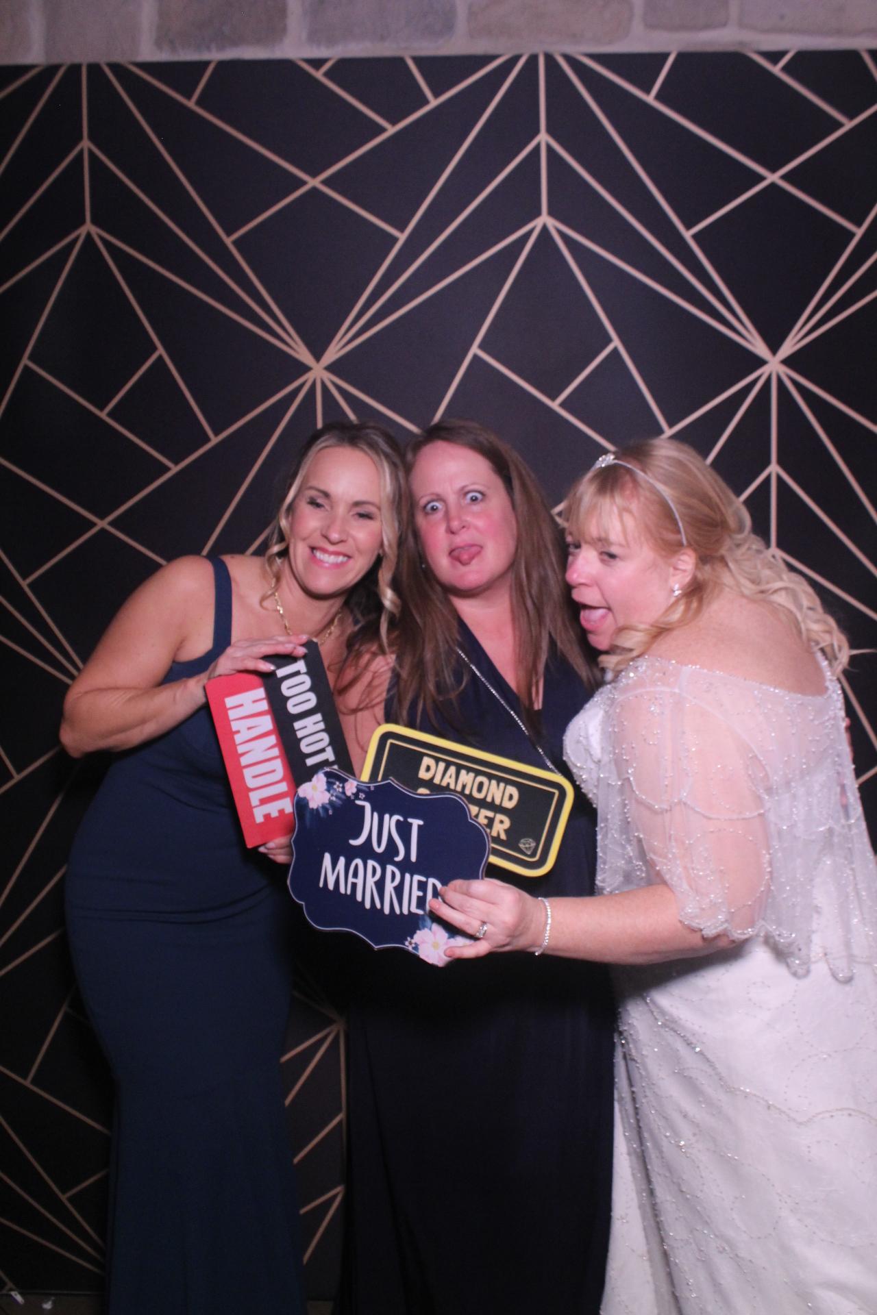 Jay & Laura  | View more photos from the event at gallery.magicimages.uk/u/MagicImages/Jay-Laura