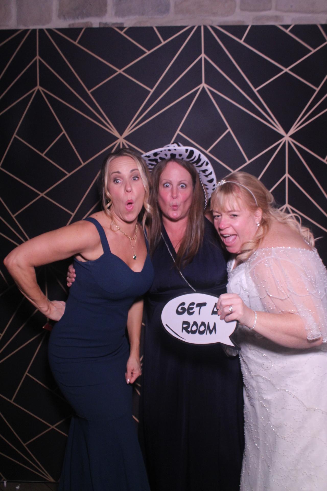 Jay & Laura  | View more photos from the event at gallery.magicimages.uk/u/MagicImages/Jay-Laura