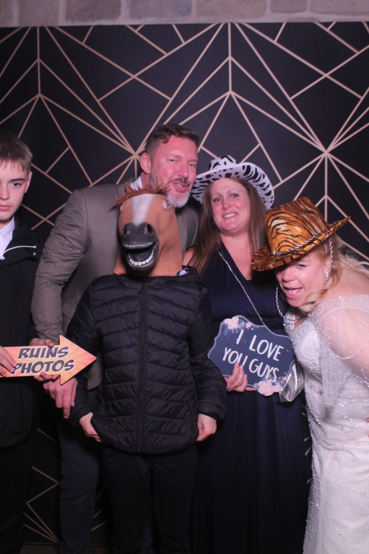 Jay & Laura  | View more photos from the event at gallery.magicimages.uk/u/MagicImages/Jay-Laura