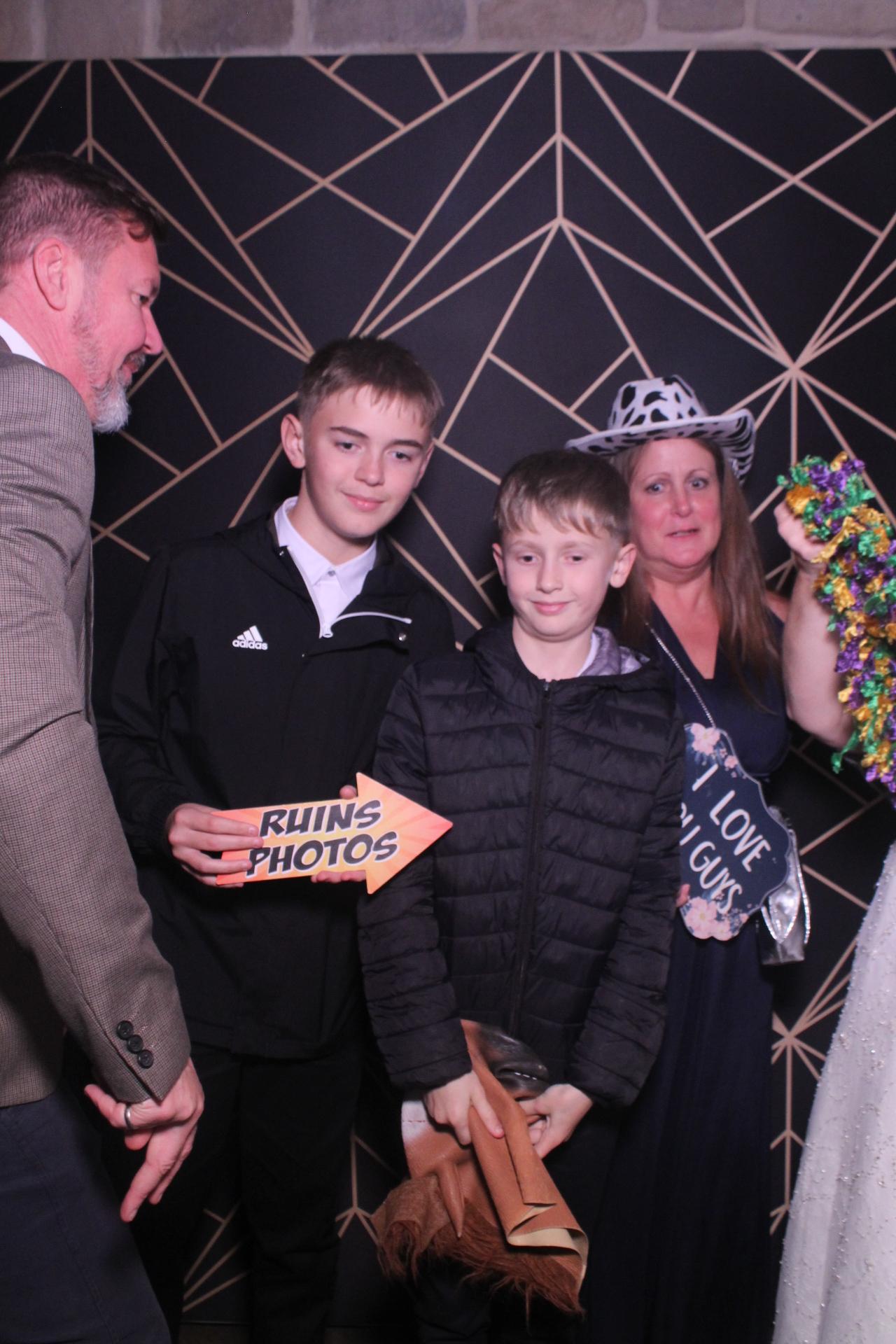 Jay & Laura  | View more photos from the event at gallery.magicimages.uk/u/MagicImages/Jay-Laura