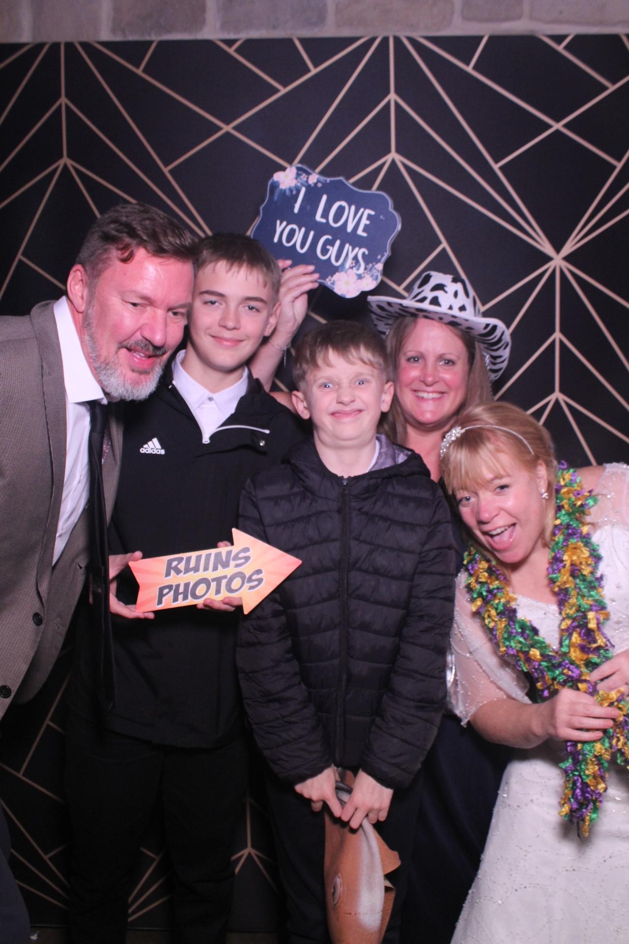 Jay & Laura  | View more photos from the event at gallery.magicimages.uk/u/MagicImages/Jay-Laura