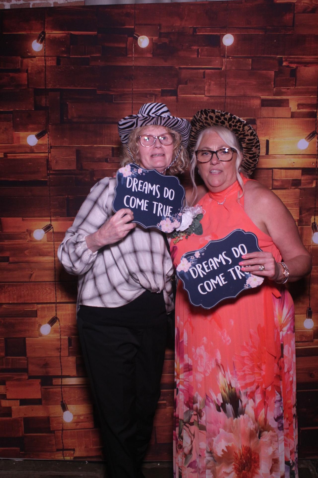 Katie and Leonni’s Wedding | View more photos from the event at gallery.magicimages.uk/u/MagicImages/Katie-and-Leonni’s-Wedding