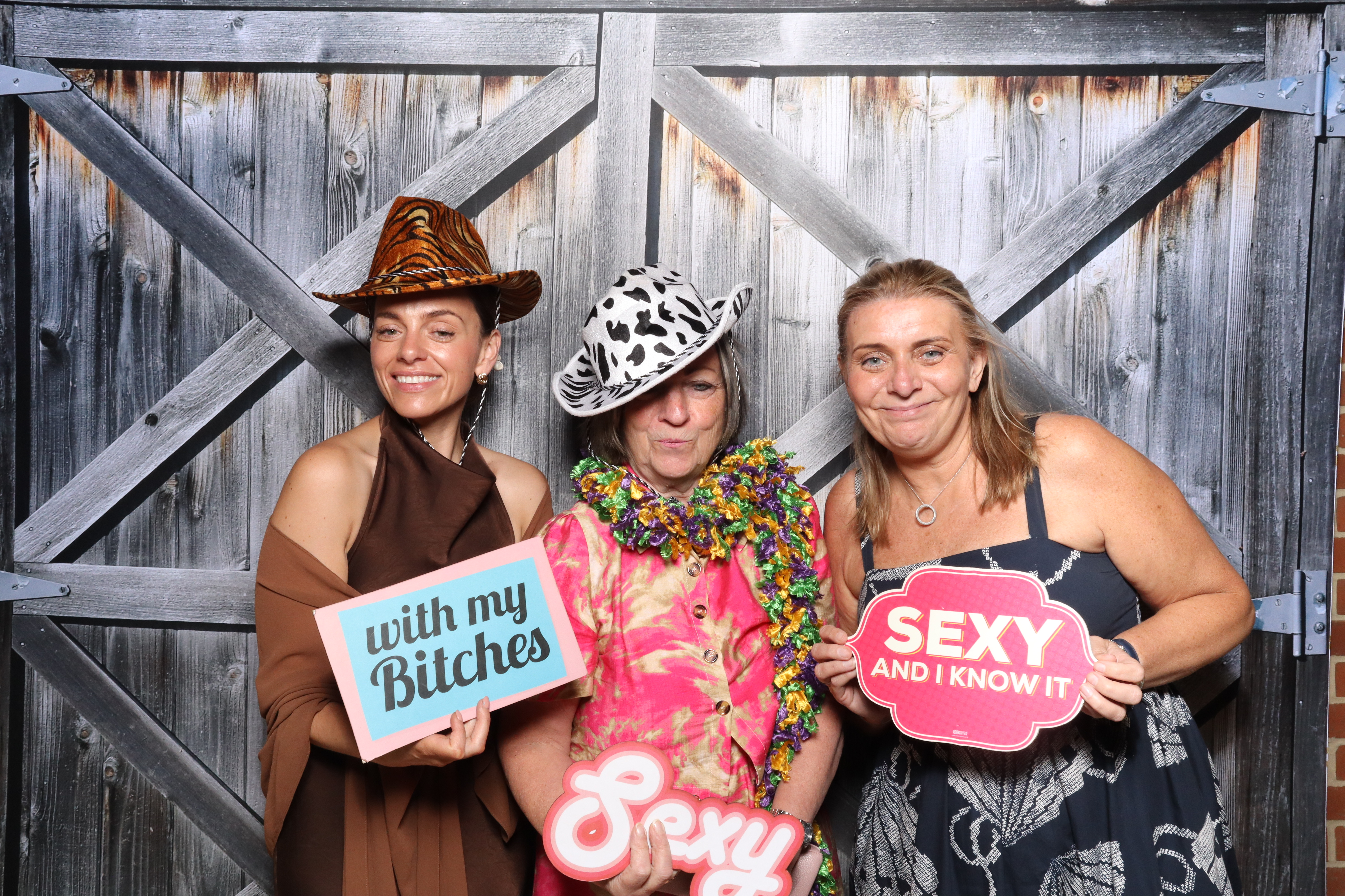 Kerry & Rob  | View more photos from the event at gallery.magicimages.uk/u/MagicImages/Kerry-Rob