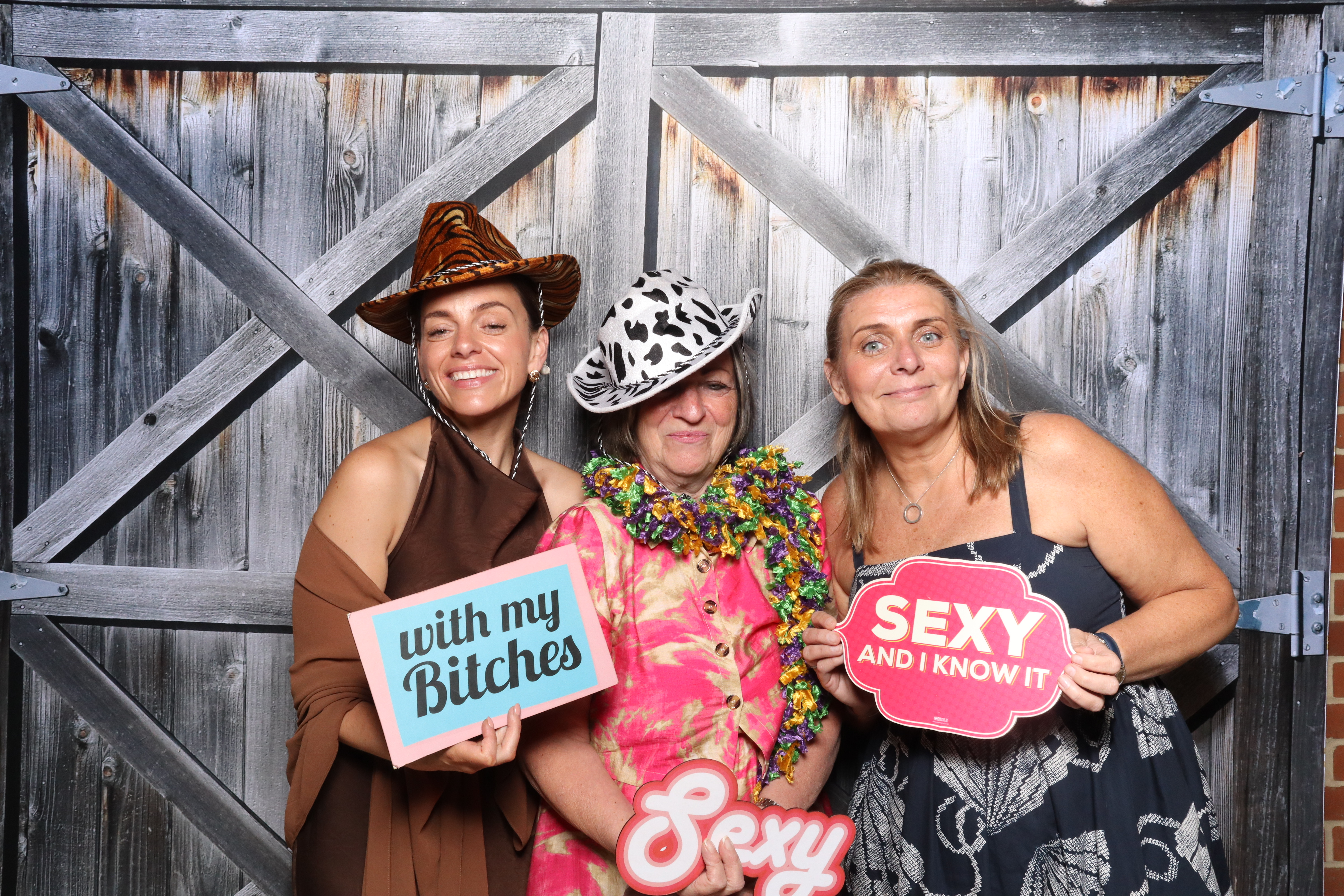 Kerry & Rob  | View more photos from the event at gallery.magicimages.uk/u/MagicImages/Kerry-Rob