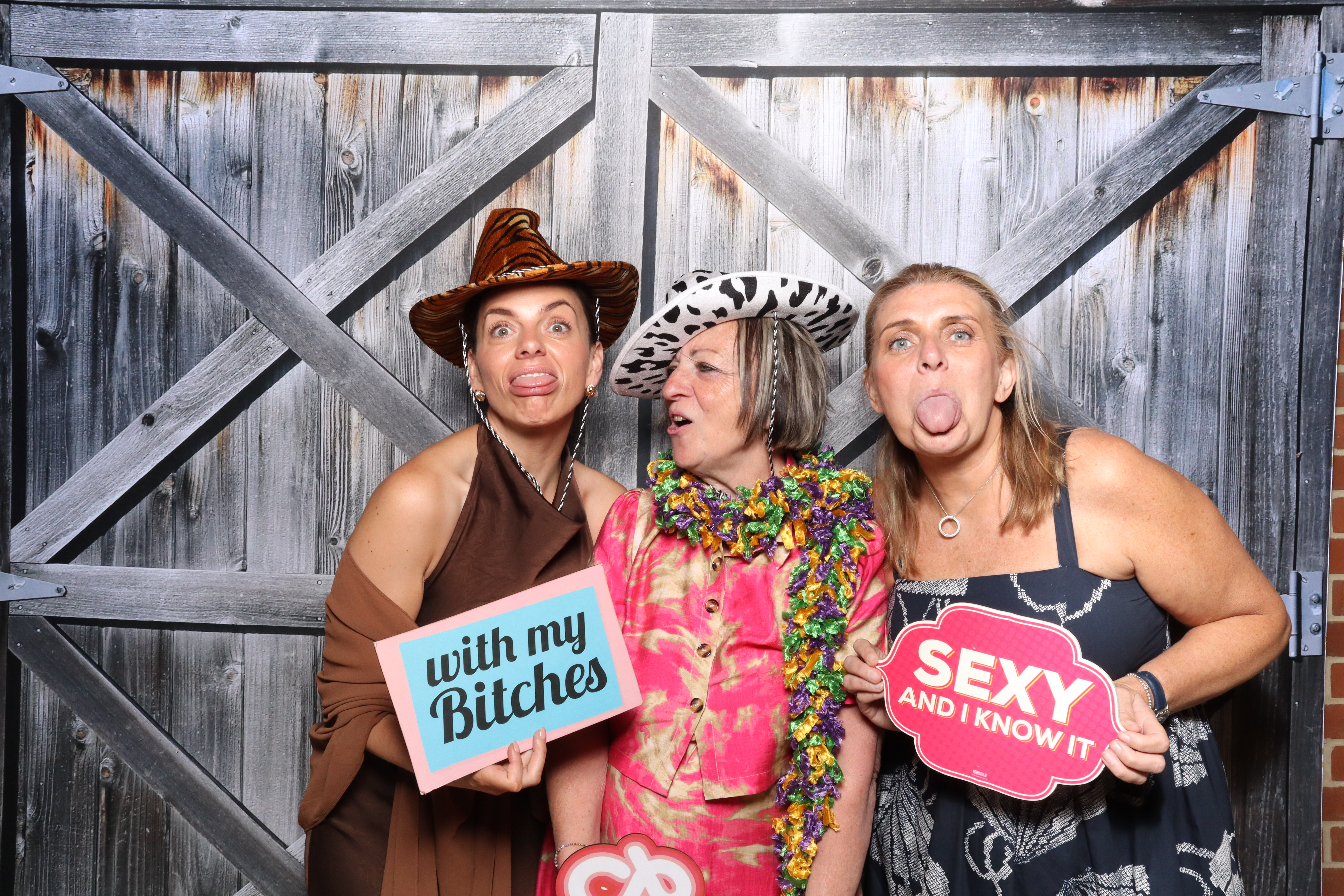 Kerry & Rob  | View more photos from the event at gallery.magicimages.uk/u/MagicImages/Kerry-Rob