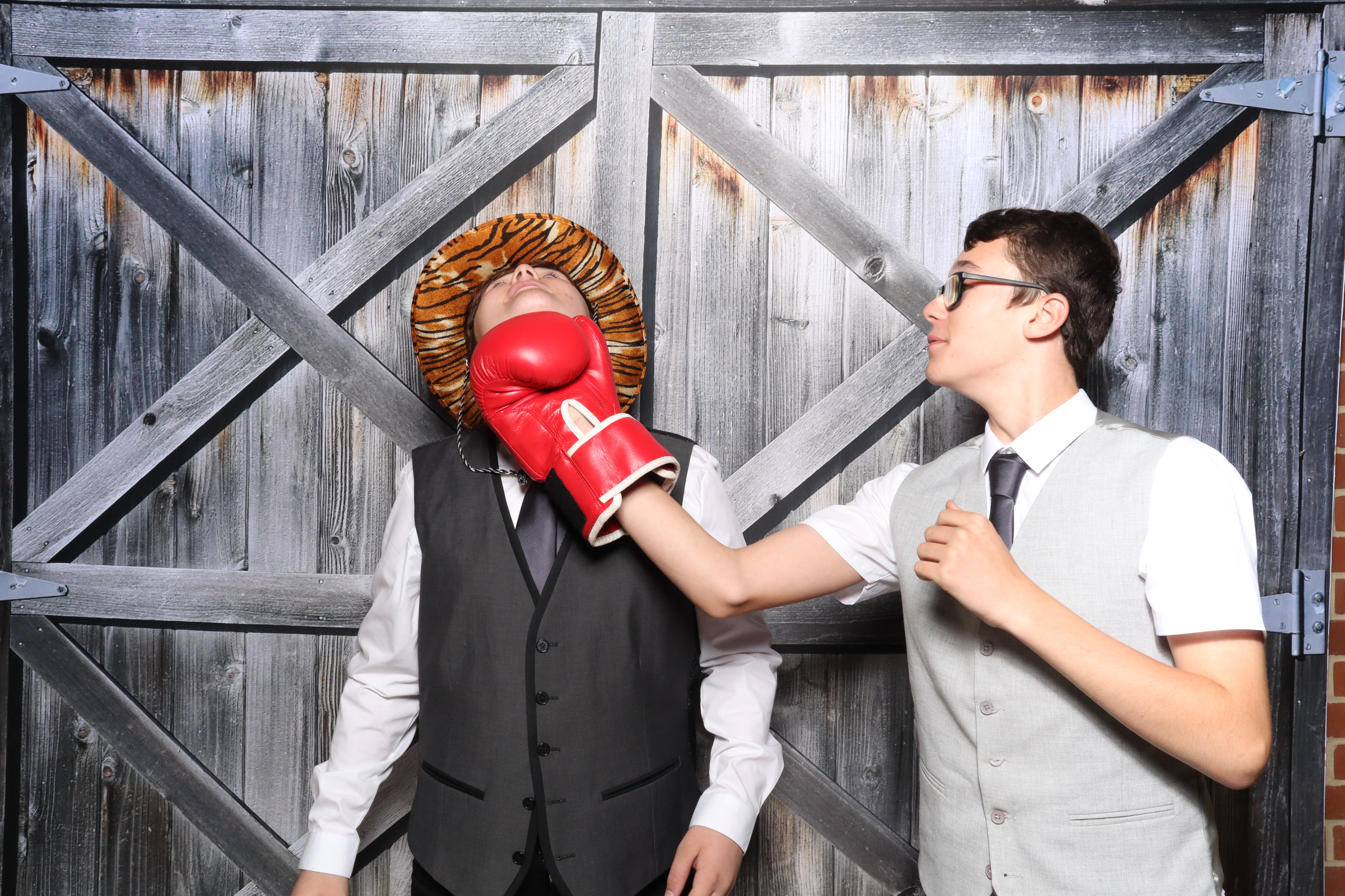 Kerry & Rob  | View more photos from the event at gallery.magicimages.uk/u/MagicImages/Kerry-Rob