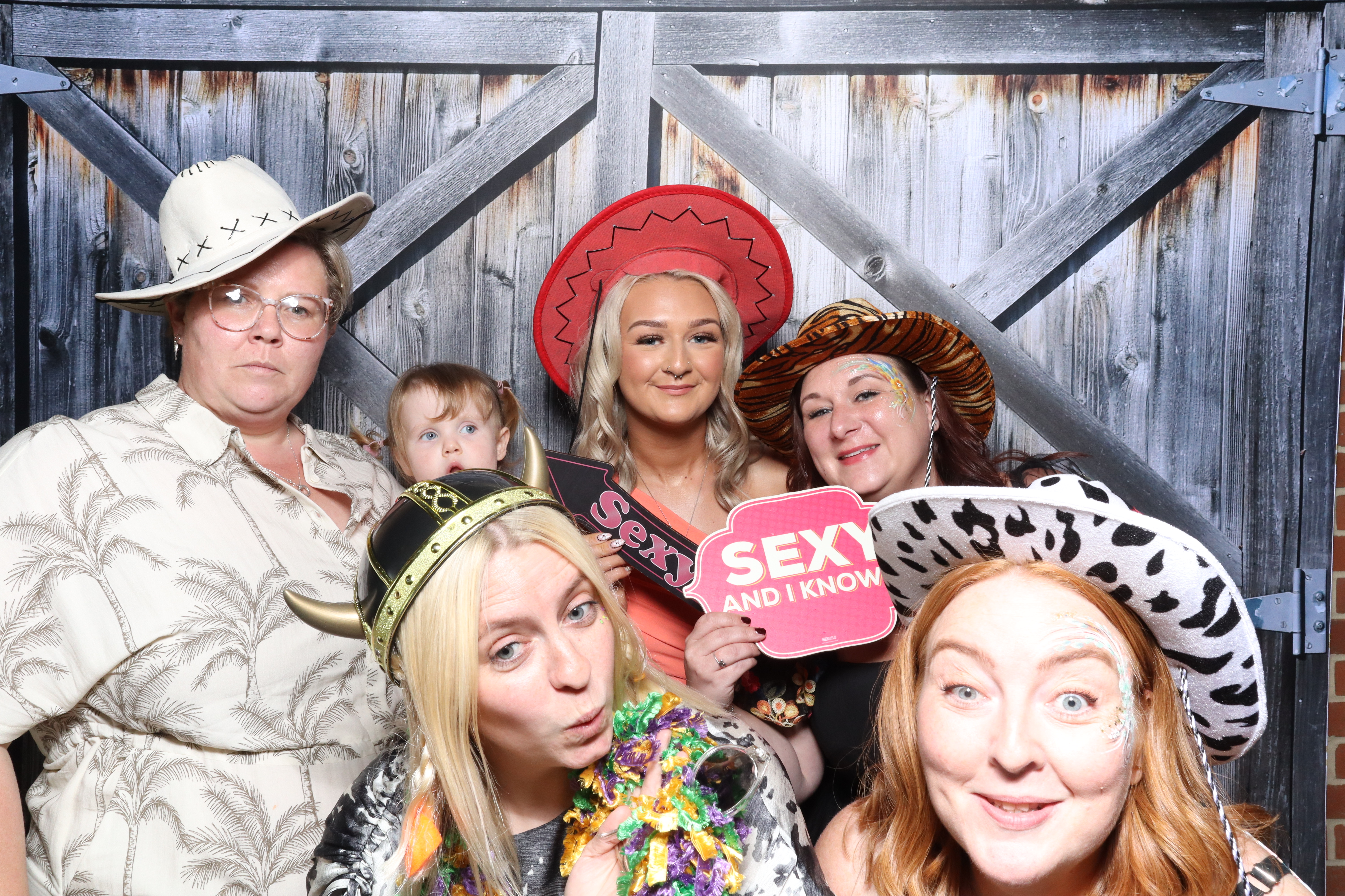 Kerry & Rob  | View more photos from the event at gallery.magicimages.uk/u/MagicImages/Kerry-Rob