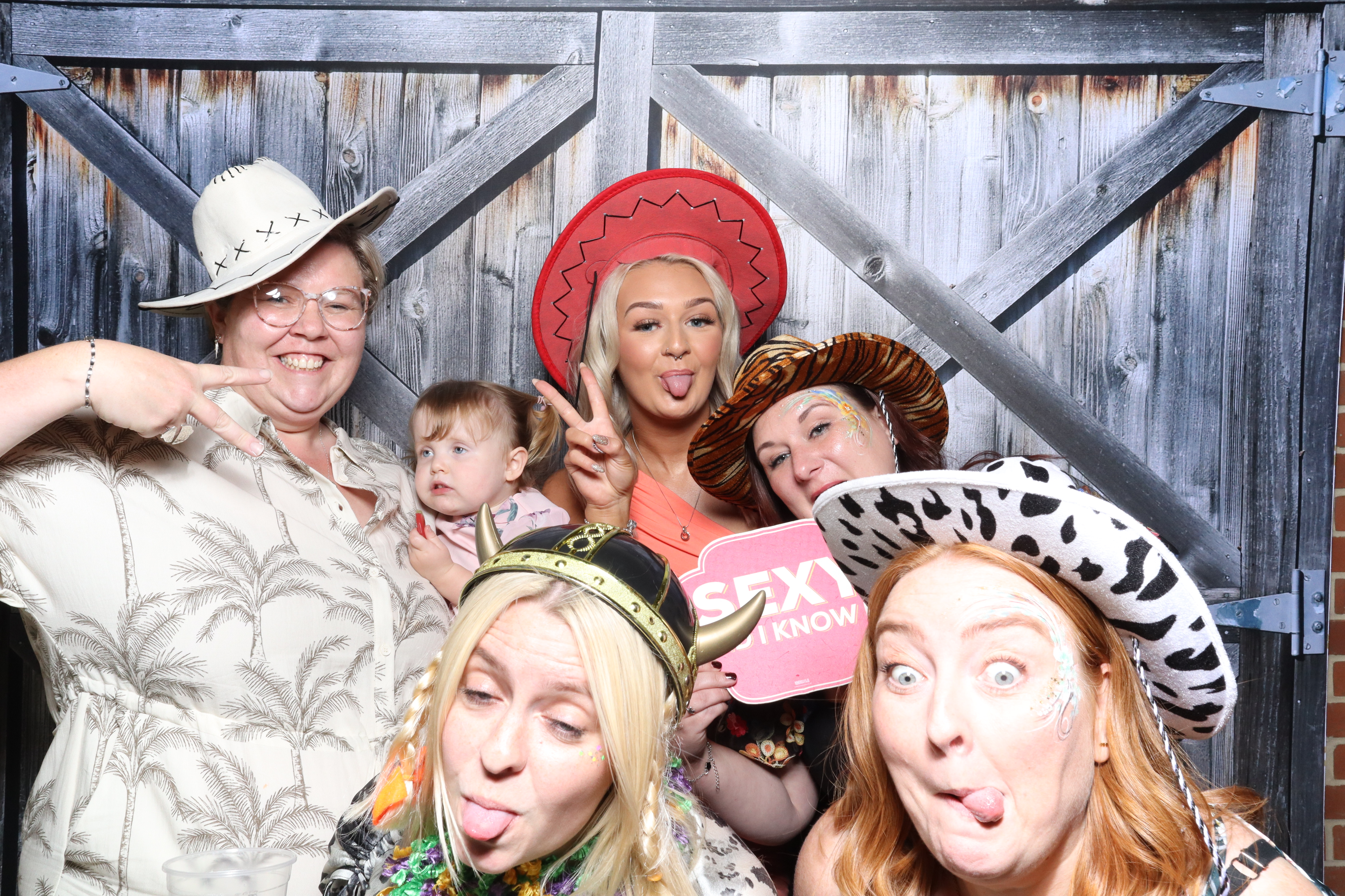 Kerry & Rob  | View more photos from the event at gallery.magicimages.uk/u/MagicImages/Kerry-Rob