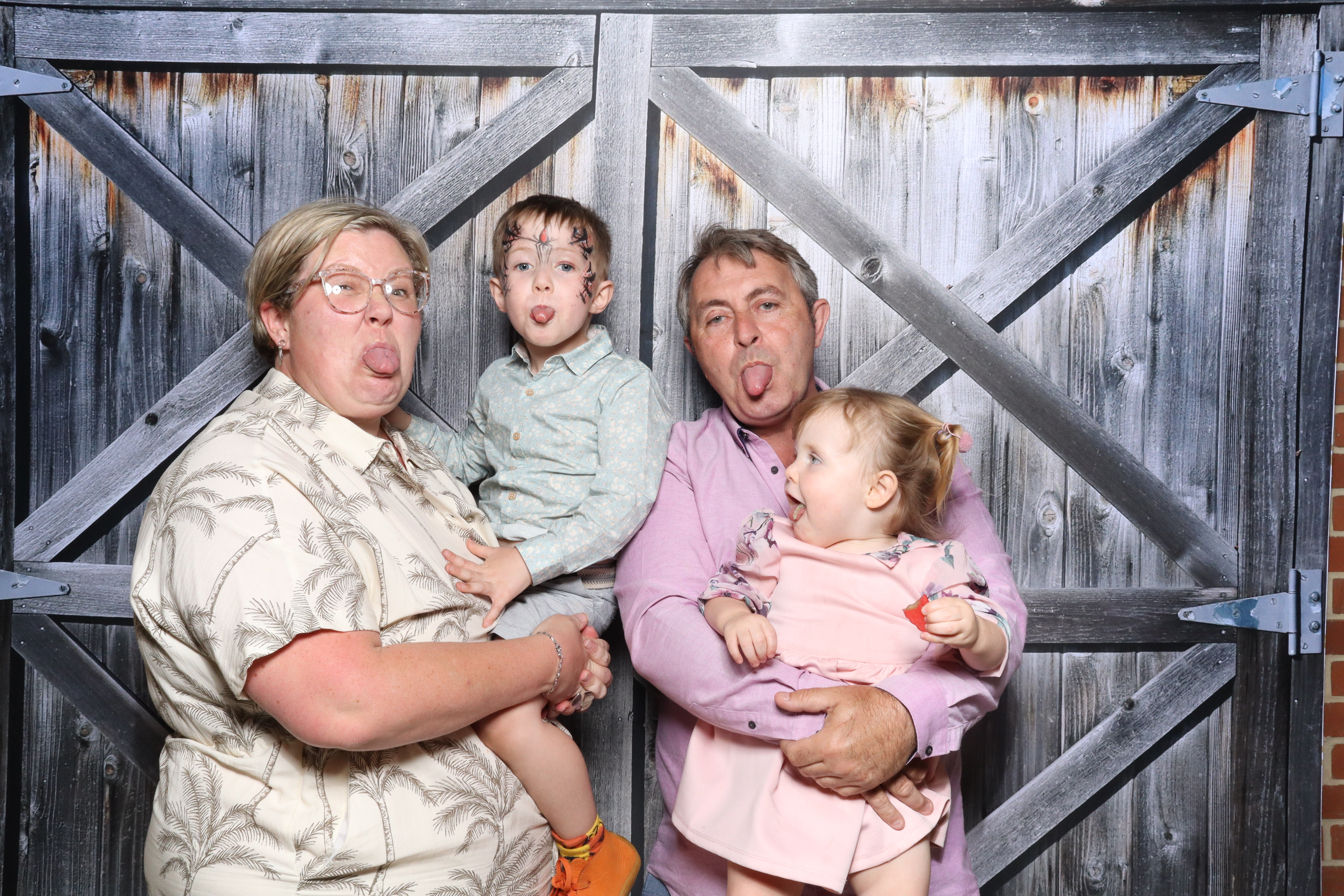 Kerry & Rob  | View more photos from the event at gallery.magicimages.uk/u/MagicImages/Kerry-Rob