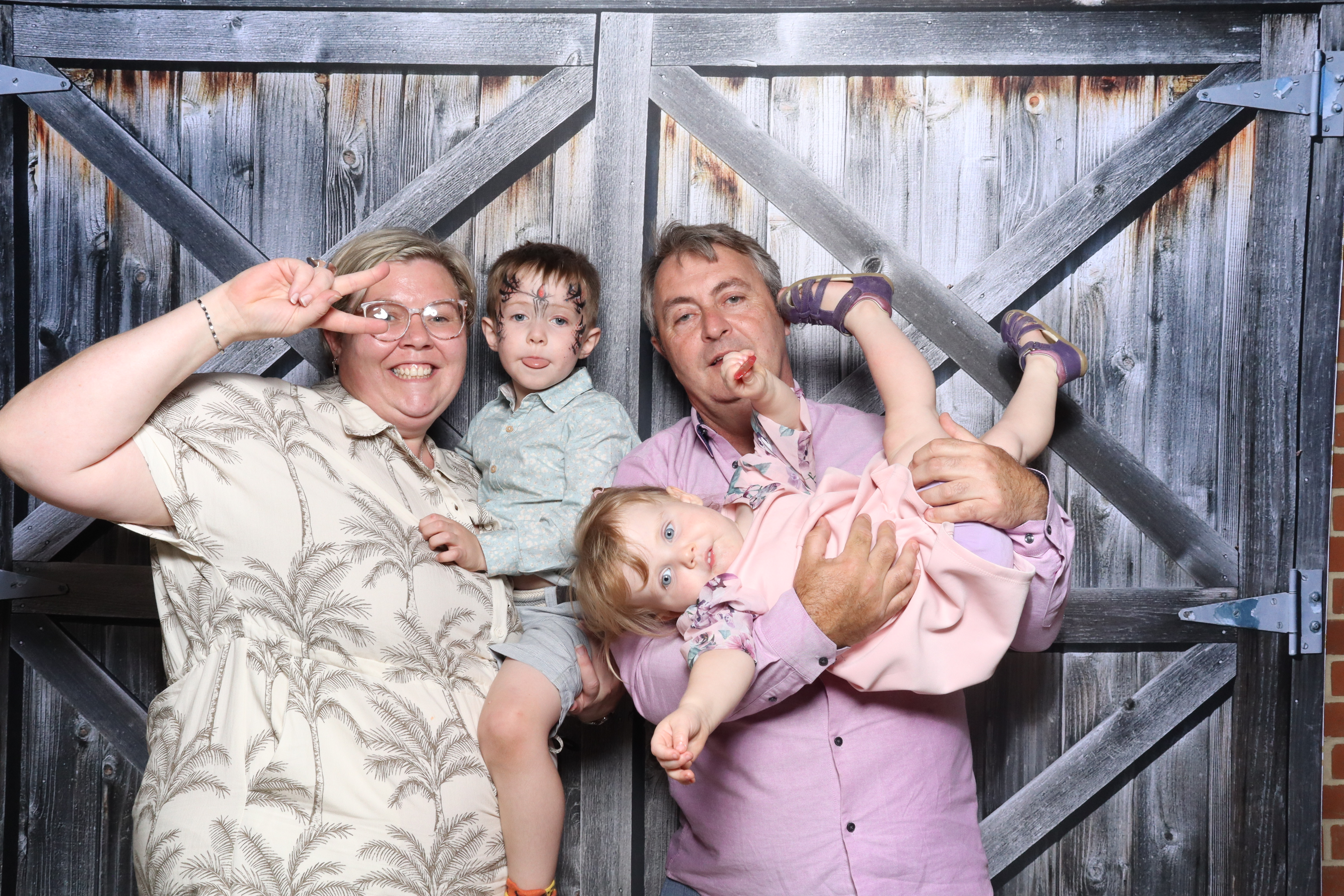 Kerry & Rob  | View more photos from the event at gallery.magicimages.uk/u/MagicImages/Kerry-Rob