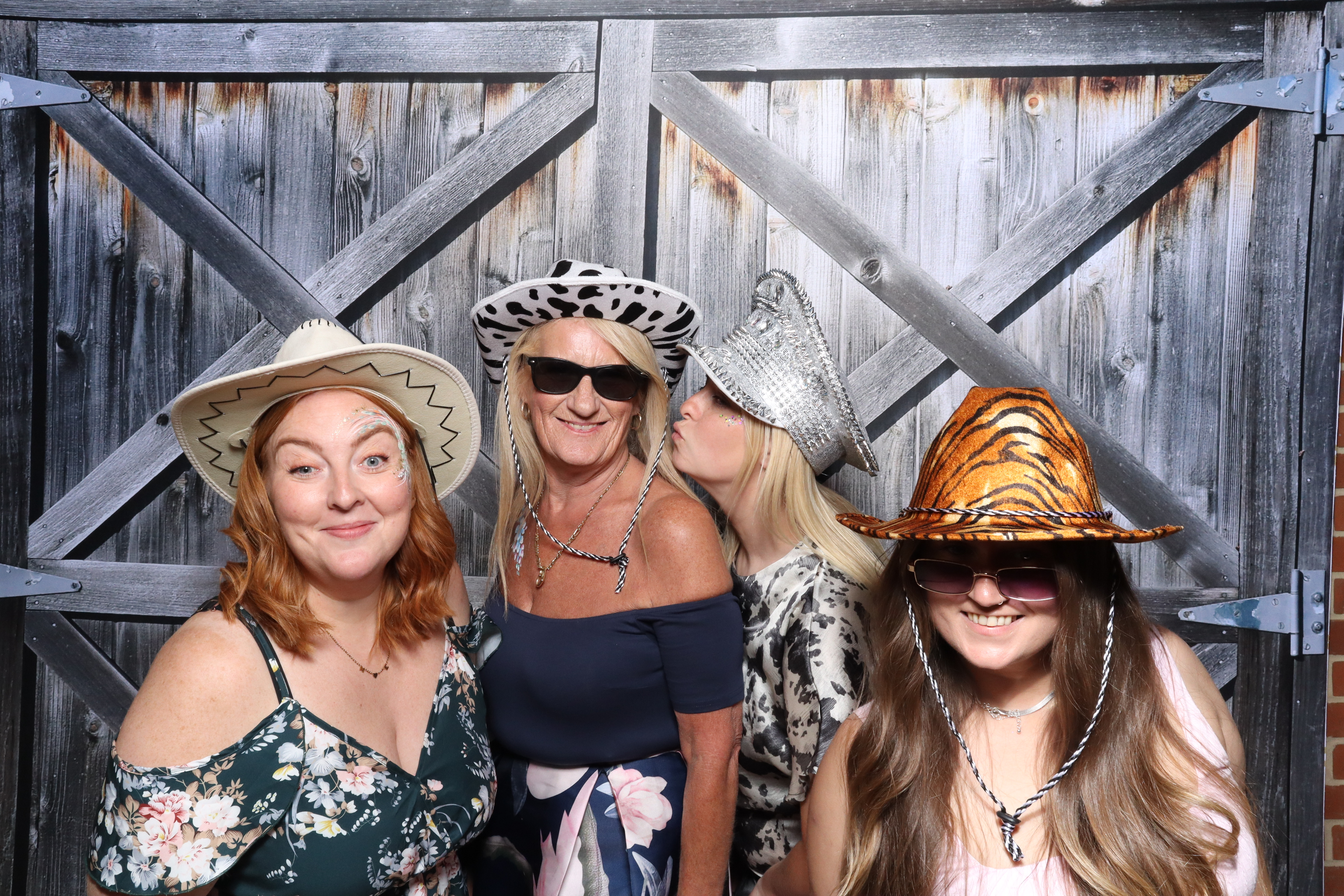 Kerry & Rob  | View more photos from the event at gallery.magicimages.uk/u/MagicImages/Kerry-Rob