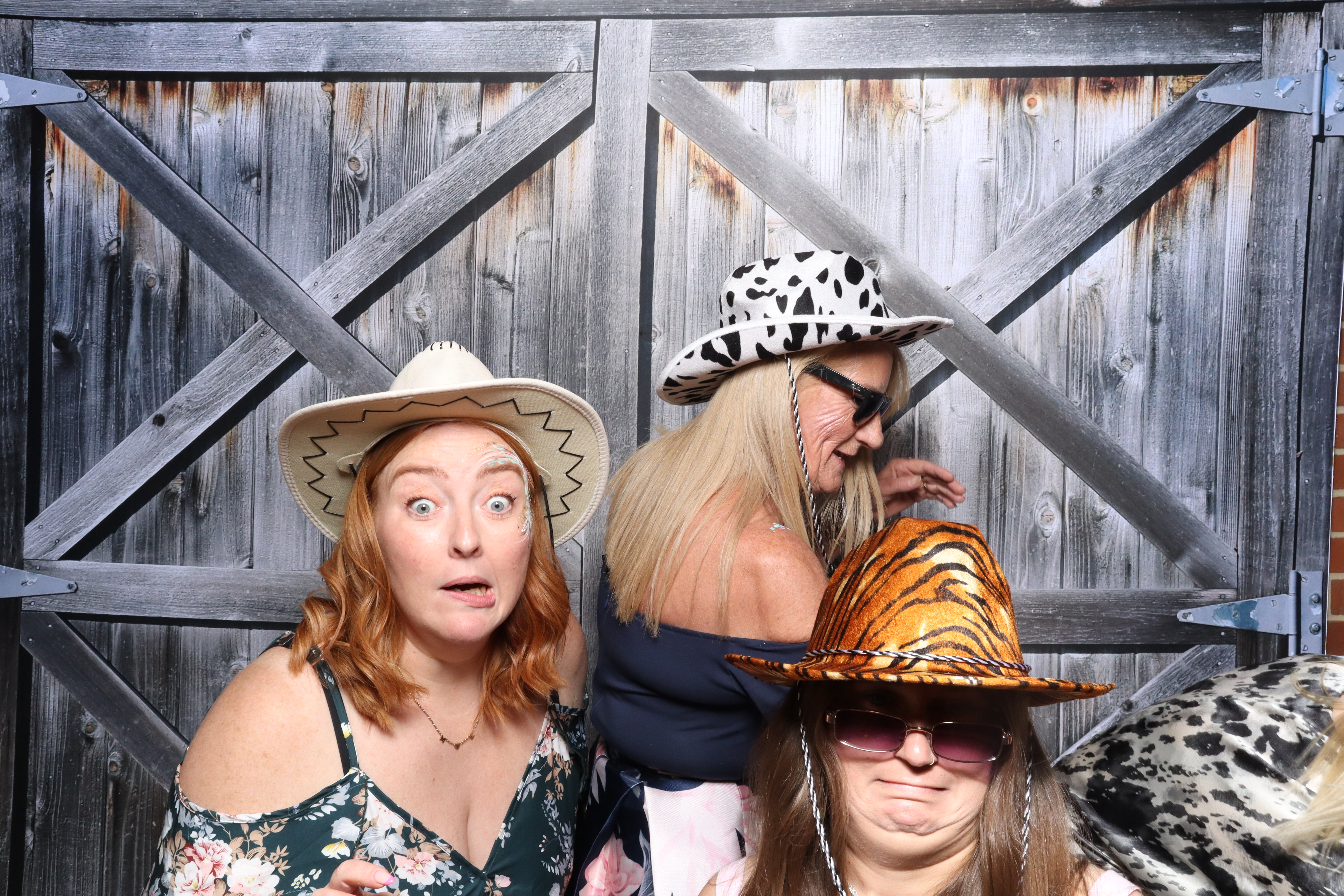 Kerry & Rob  | View more photos from the event at gallery.magicimages.uk/u/MagicImages/Kerry-Rob