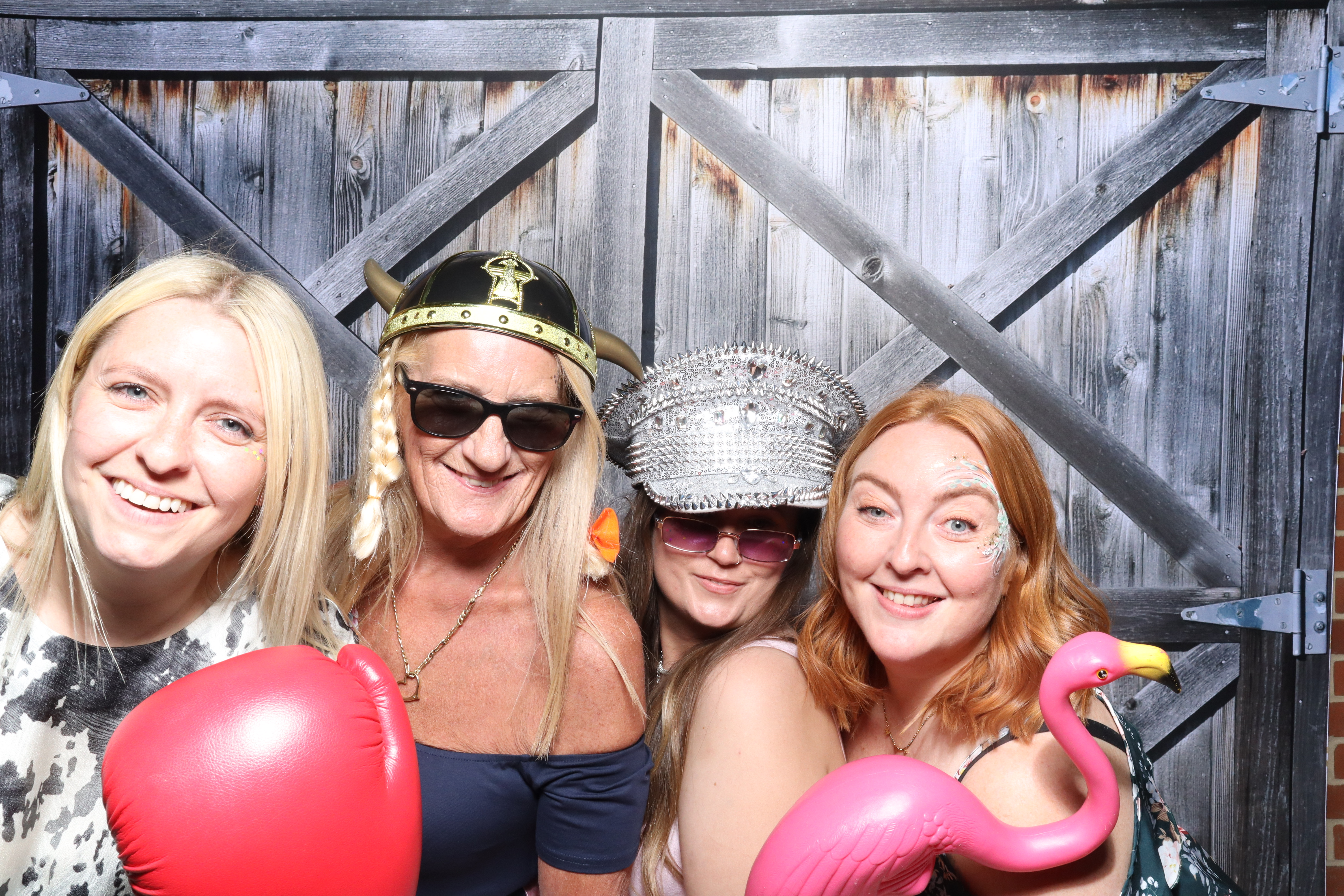 Kerry & Rob  | View more photos from the event at gallery.magicimages.uk/u/MagicImages/Kerry-Rob