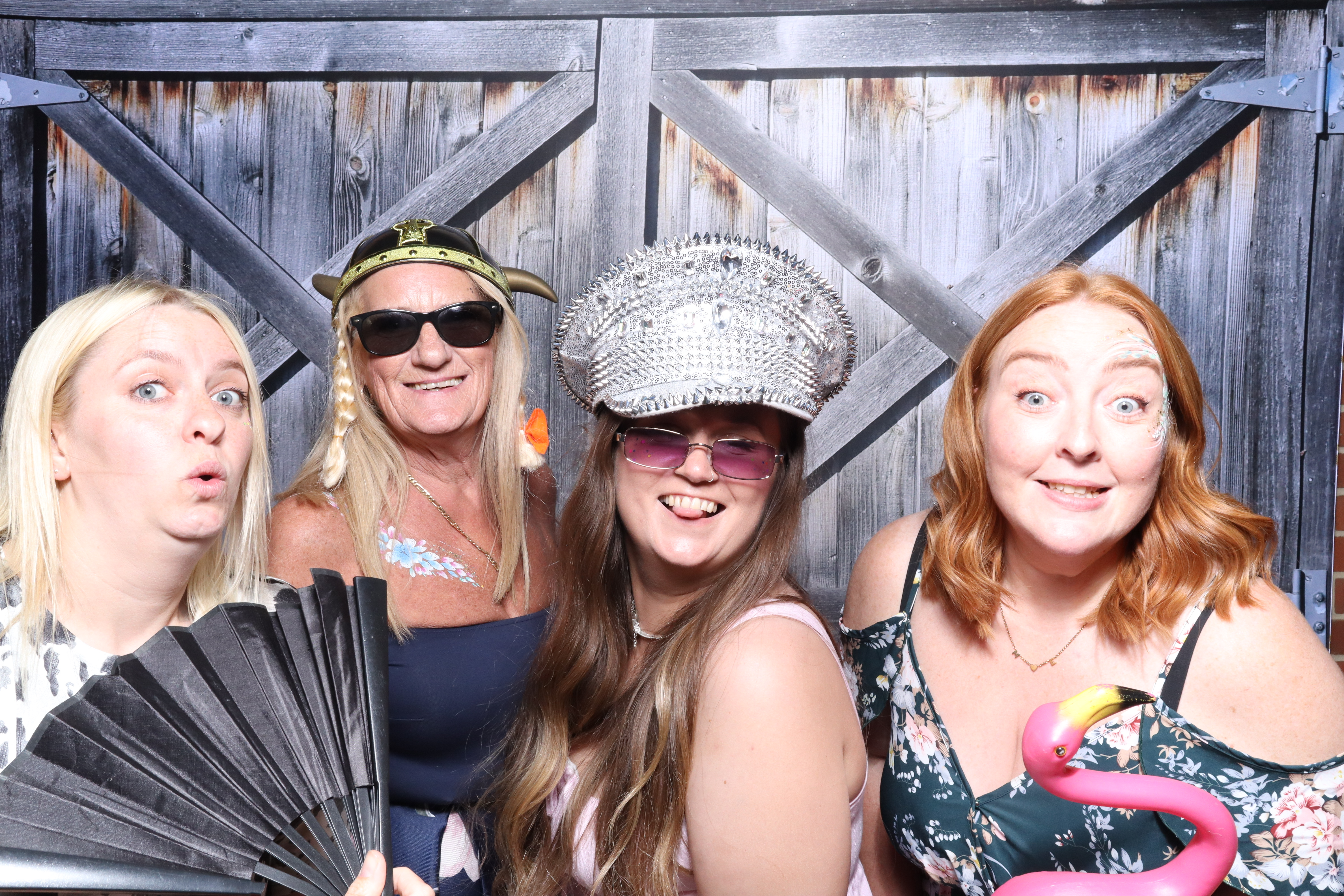 Kerry & Rob  | View more photos from the event at gallery.magicimages.uk/u/MagicImages/Kerry-Rob