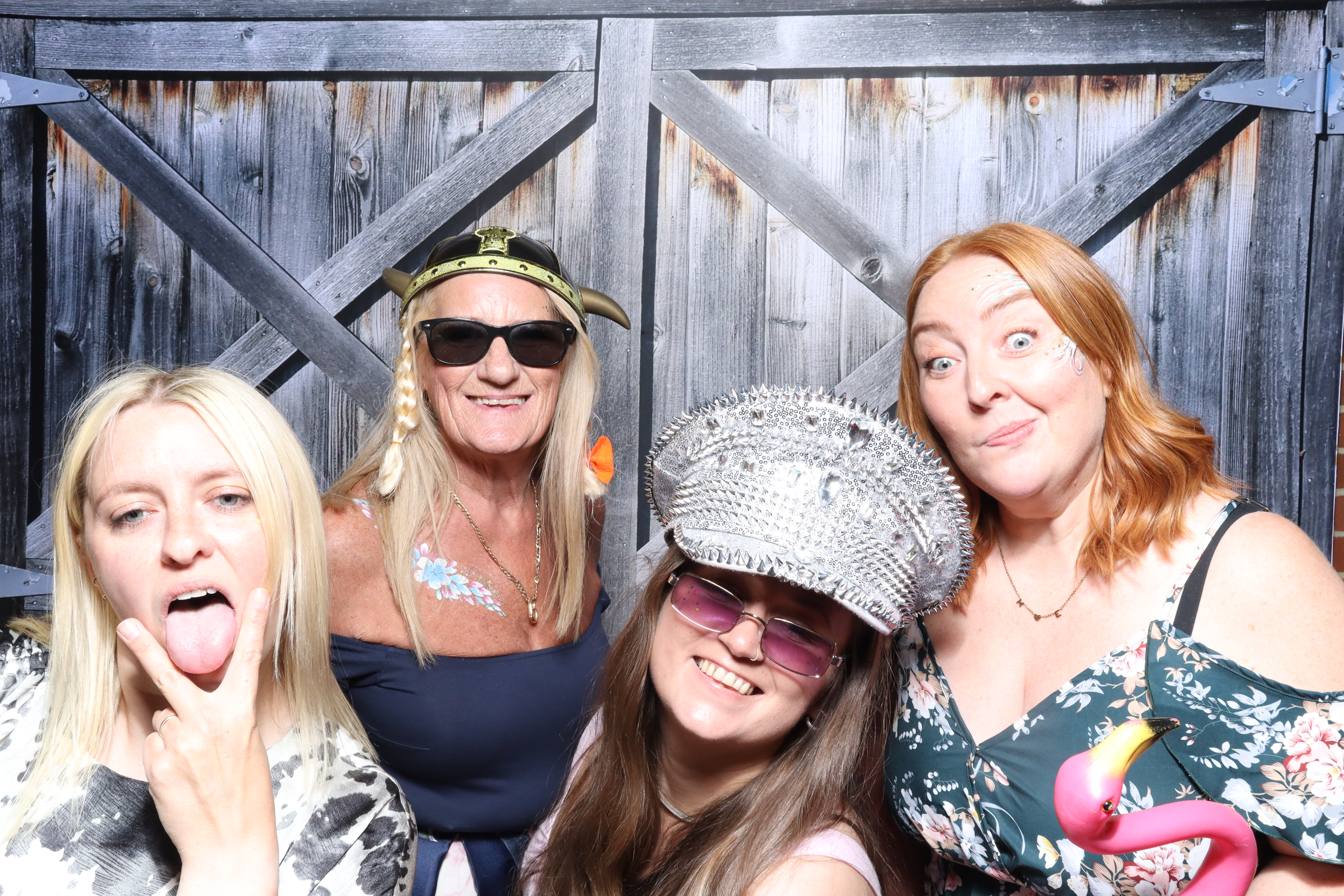 Kerry & Rob  | View more photos from the event at gallery.magicimages.uk/u/MagicImages/Kerry-Rob