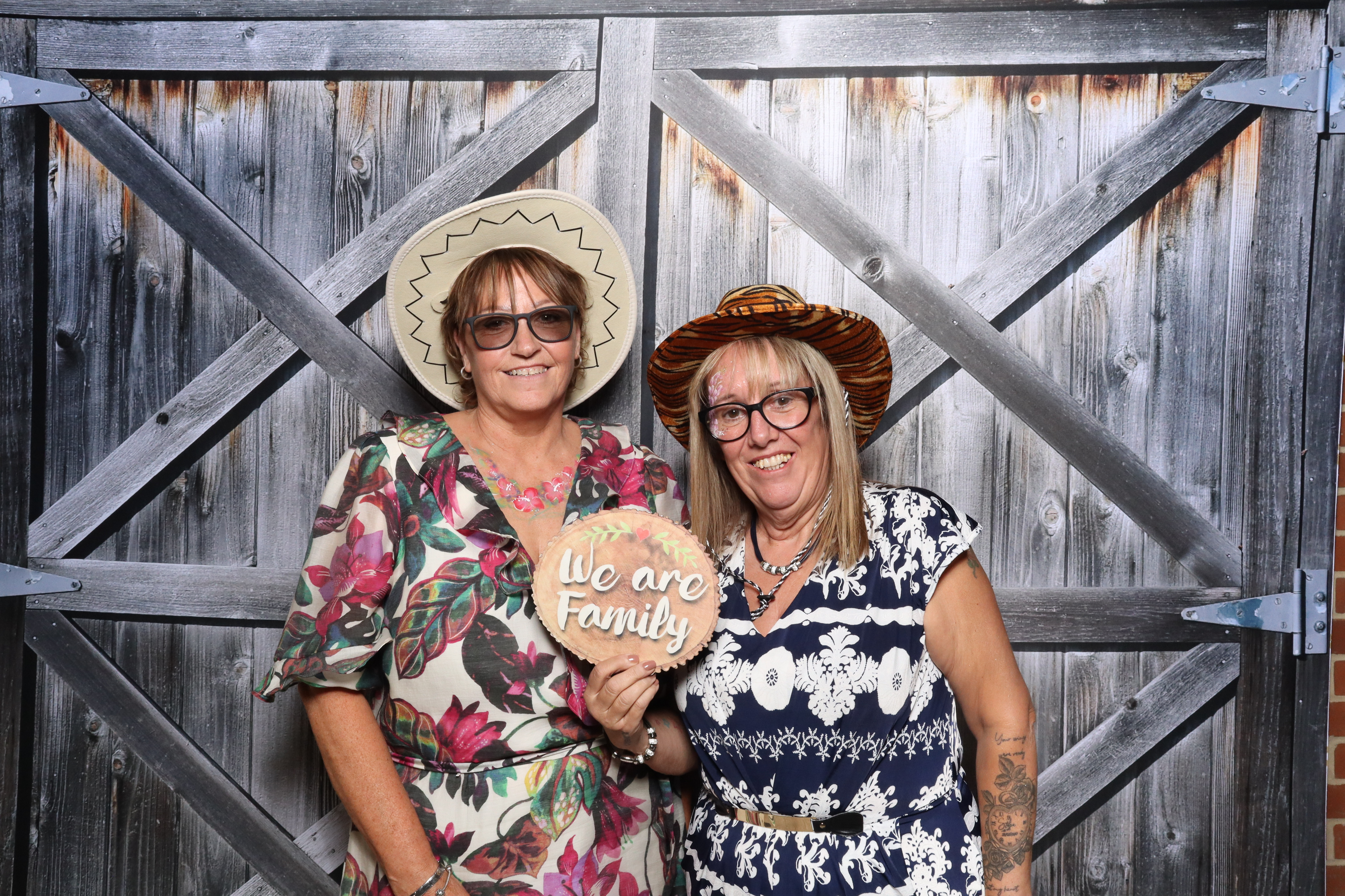 Kerry & Rob  | View more photos from the event at gallery.magicimages.uk/u/MagicImages/Kerry-Rob