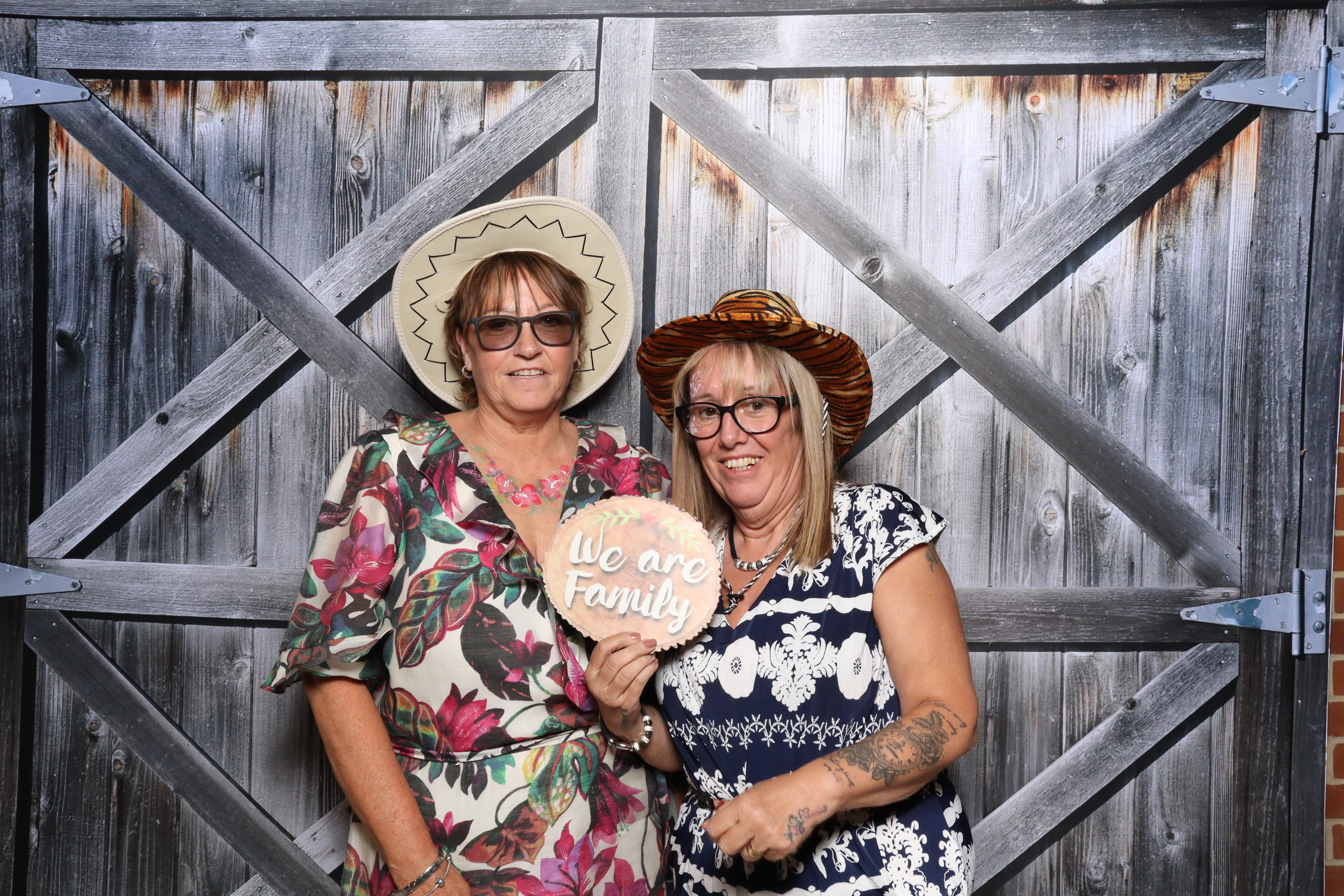 Kerry & Rob  | View more photos from the event at gallery.magicimages.uk/u/MagicImages/Kerry-Rob