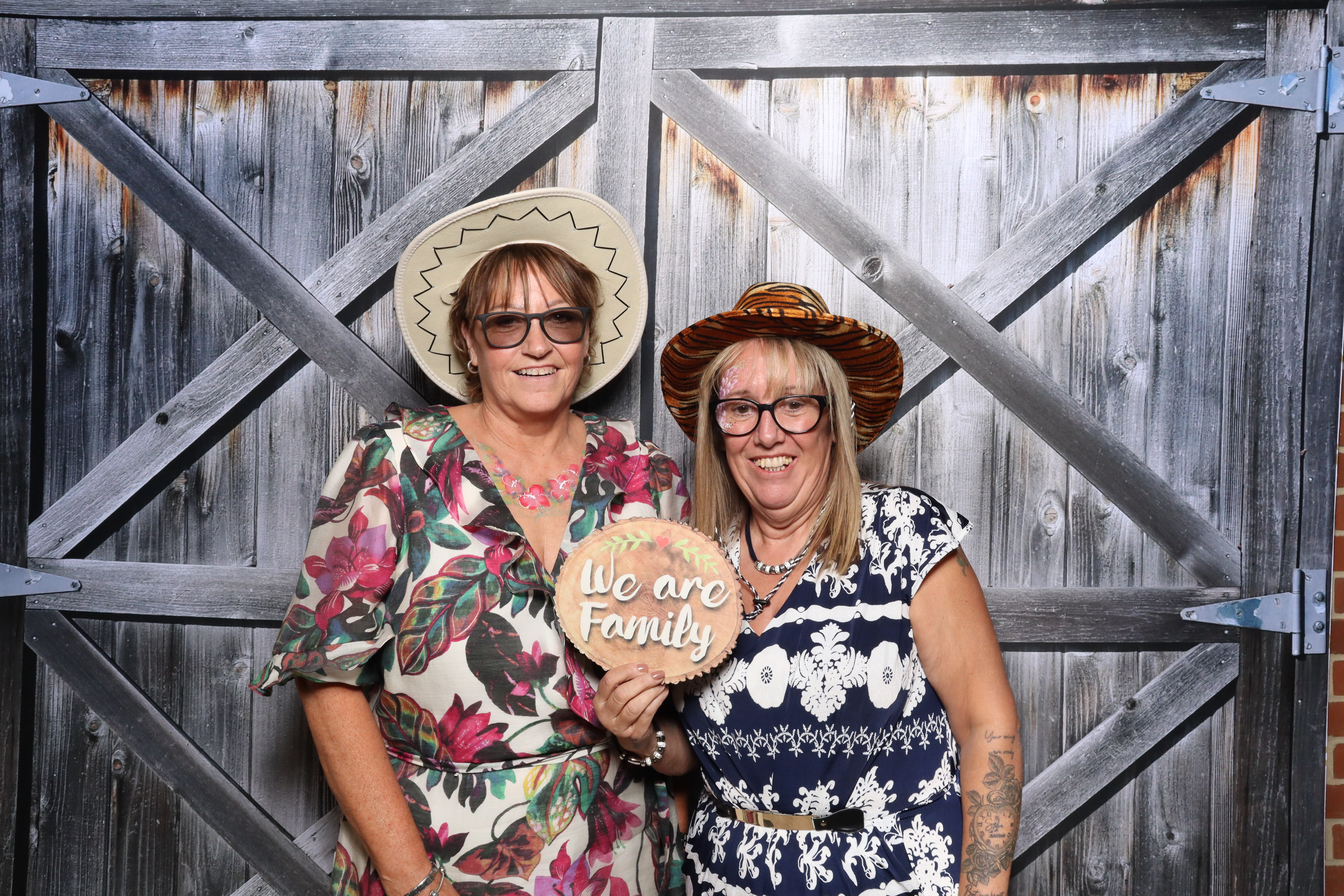 Kerry & Rob  | View more photos from the event at gallery.magicimages.uk/u/MagicImages/Kerry-Rob