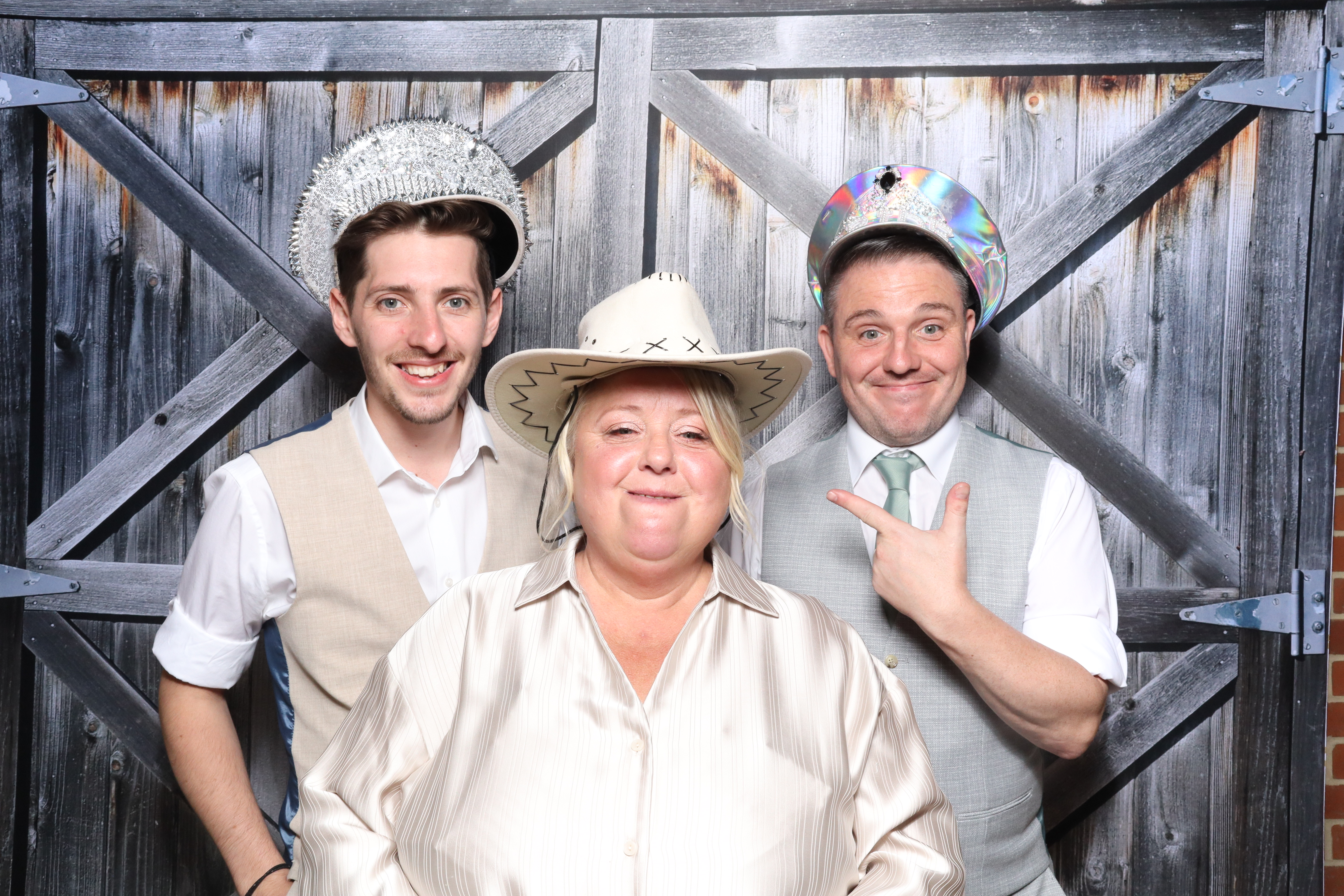 Kerry & Rob  | View more photos from the event at gallery.magicimages.uk/u/MagicImages/Kerry-Rob